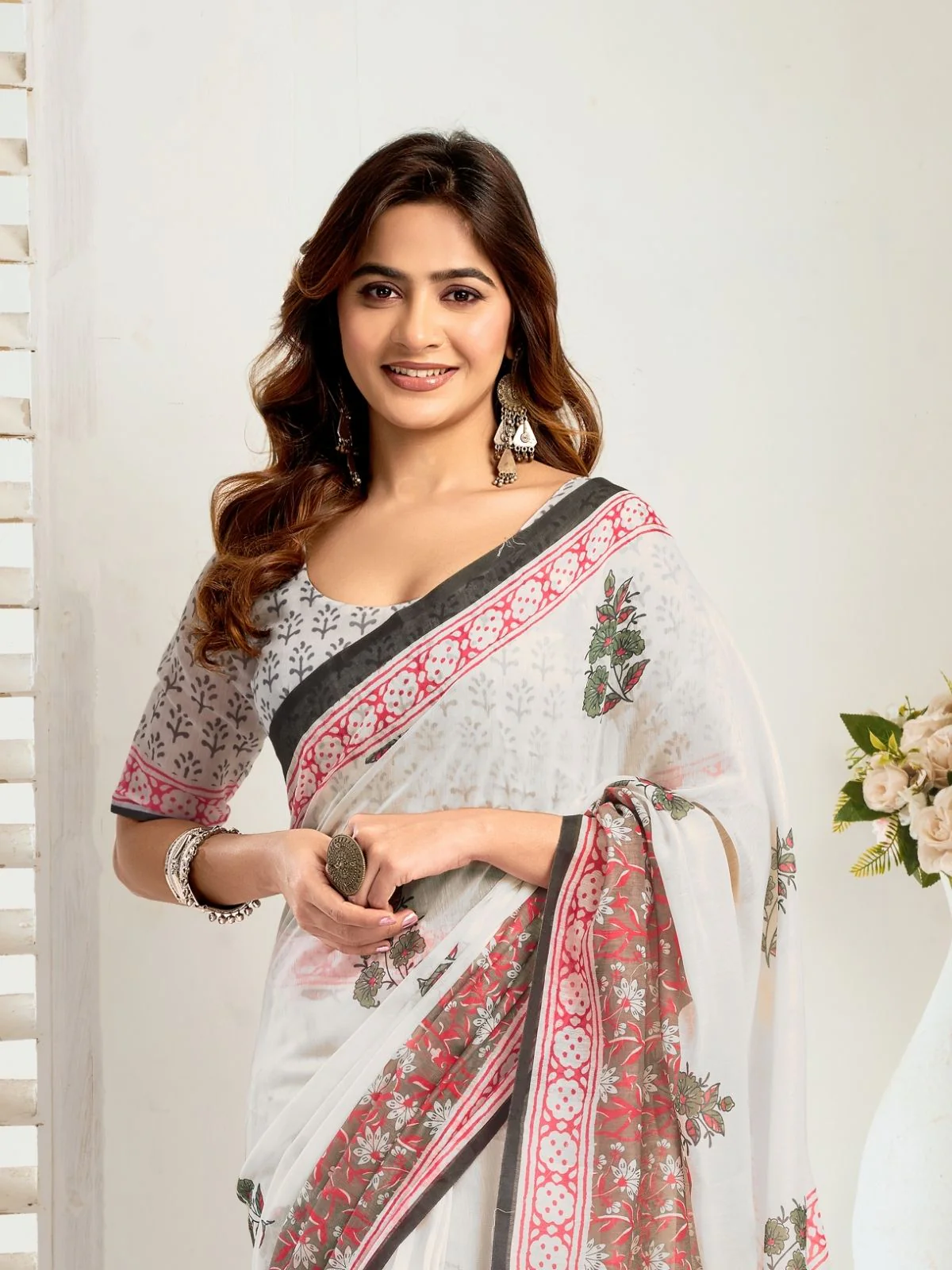 Odette Multicolour Cotton Linen Zari Work Saree For Women - Image 5