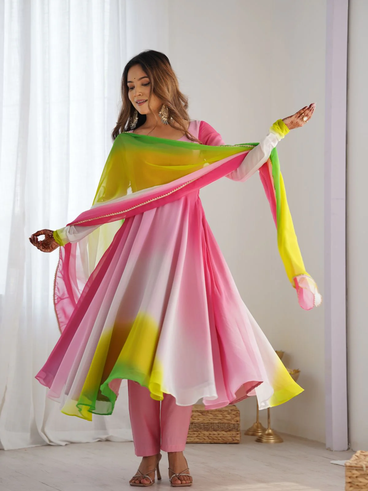 Odette Multicolour Georgette Plain Kurta Set For Women - Image 3