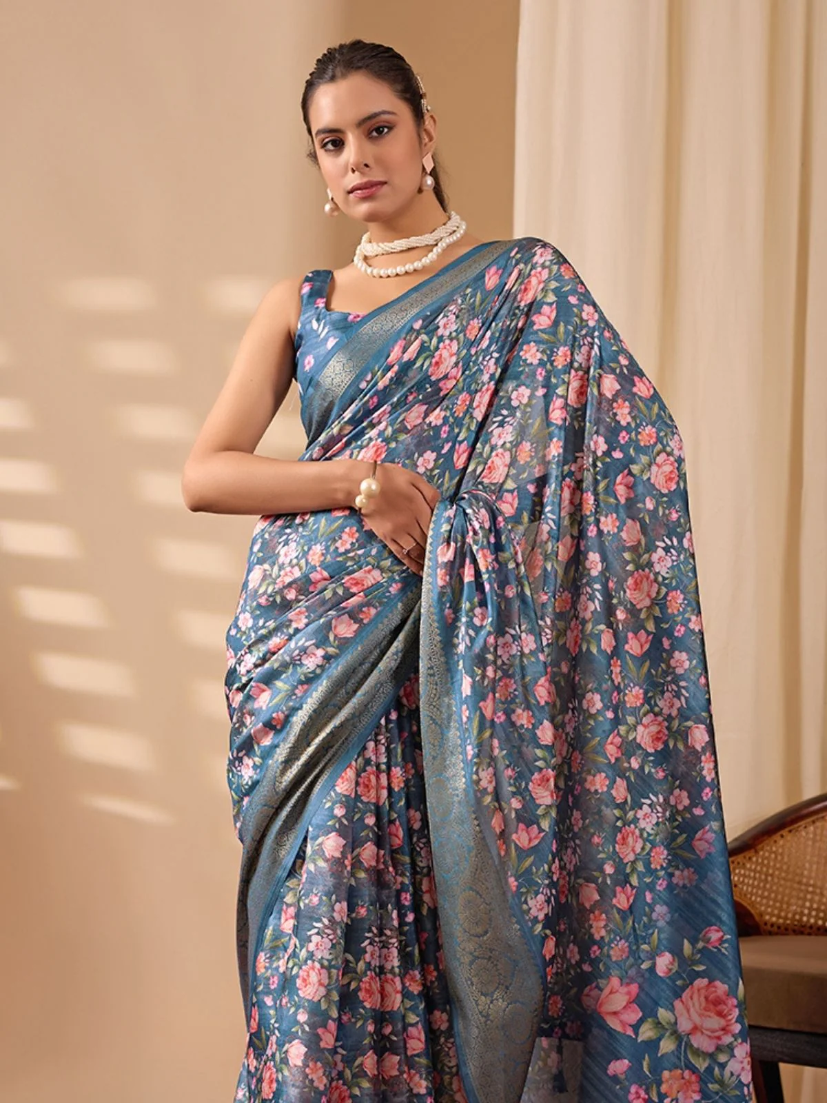 Odette Multicolour Silk Blend Printed Saree For Women - Image 4