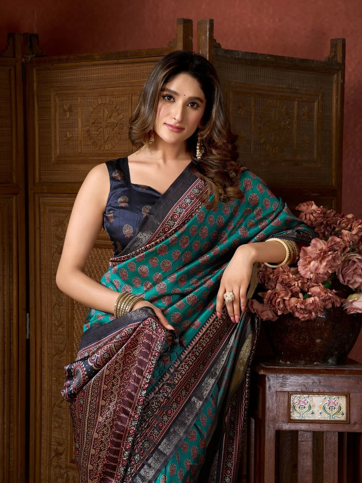 Odette Multicolour Silk Blend Printed Saree For Women - Image 5