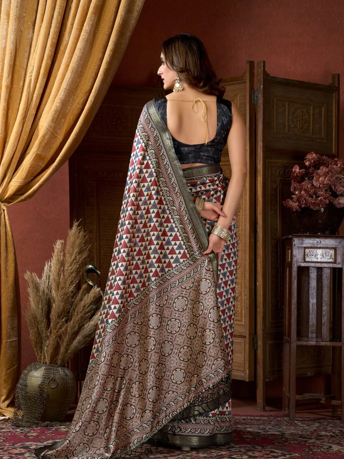 Odette Multicolour Silk Blend Printed Saree For Women - Image 4