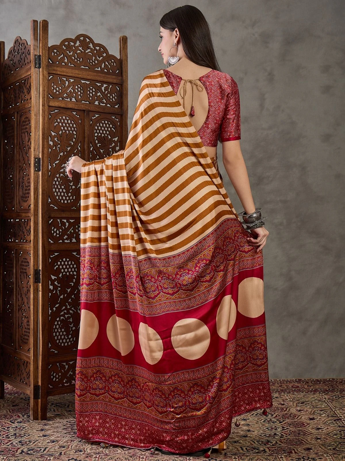 Odette Mustard And Cream Silk Blend Printed Elegant Saree For Women - Image 2