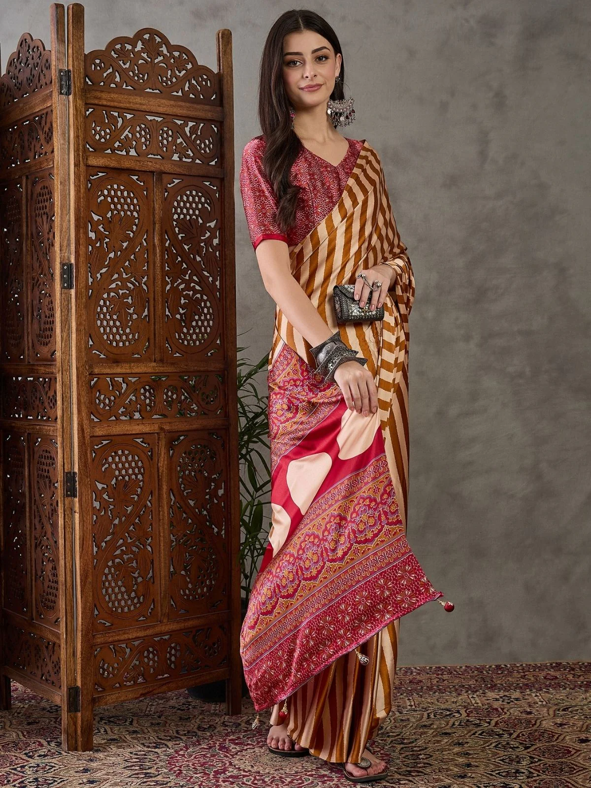 Odette Mustard And Cream Silk Blend Printed Elegant Saree For Women - Image 4