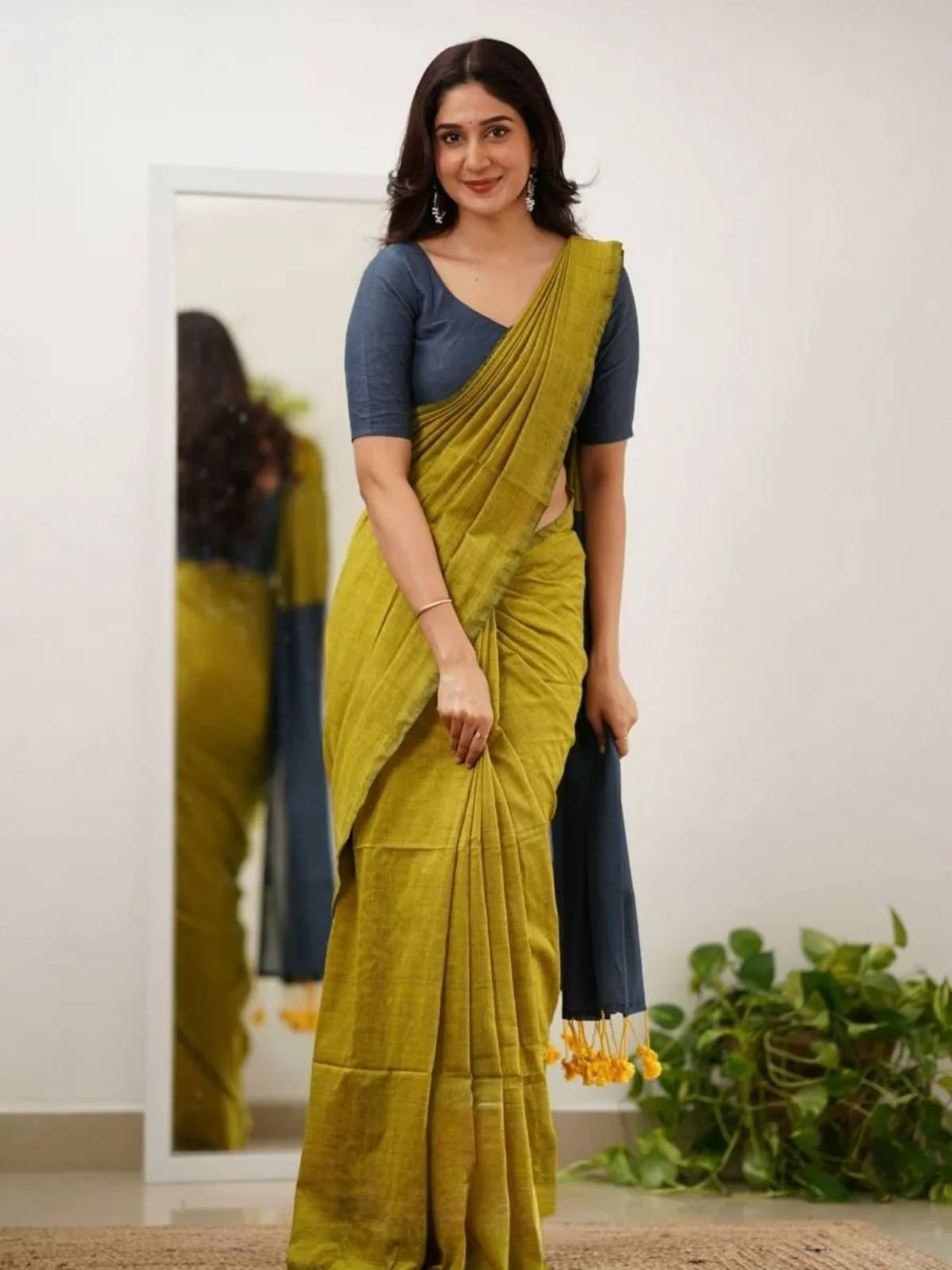 Odette Mustard Cotton Blend Solid Saree For Women