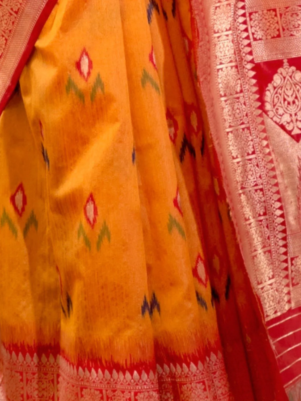 Odette Mustard Silk Blend Woven Saree With Unstitched Blouse For Women - Image 3