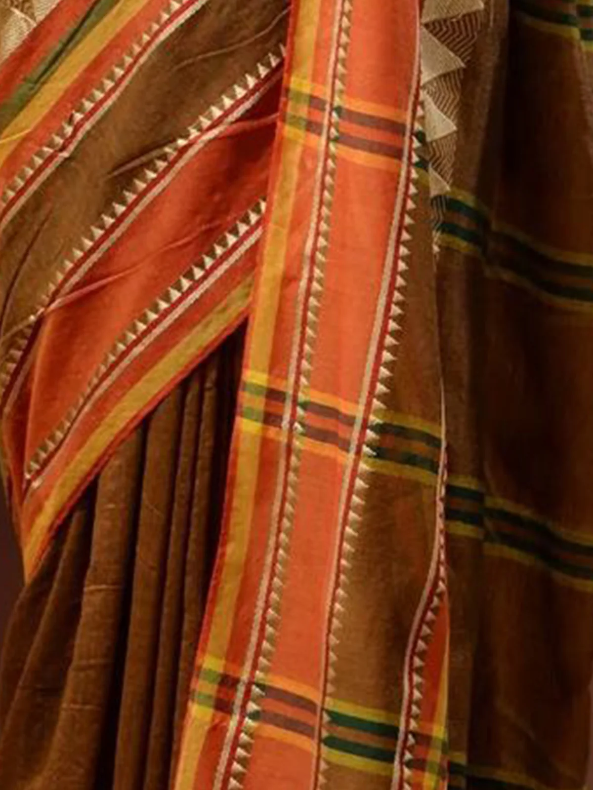 Odette Mustard Temple Border Cotton Blend Saree  With Unstitched Blouse for Women - Image 5