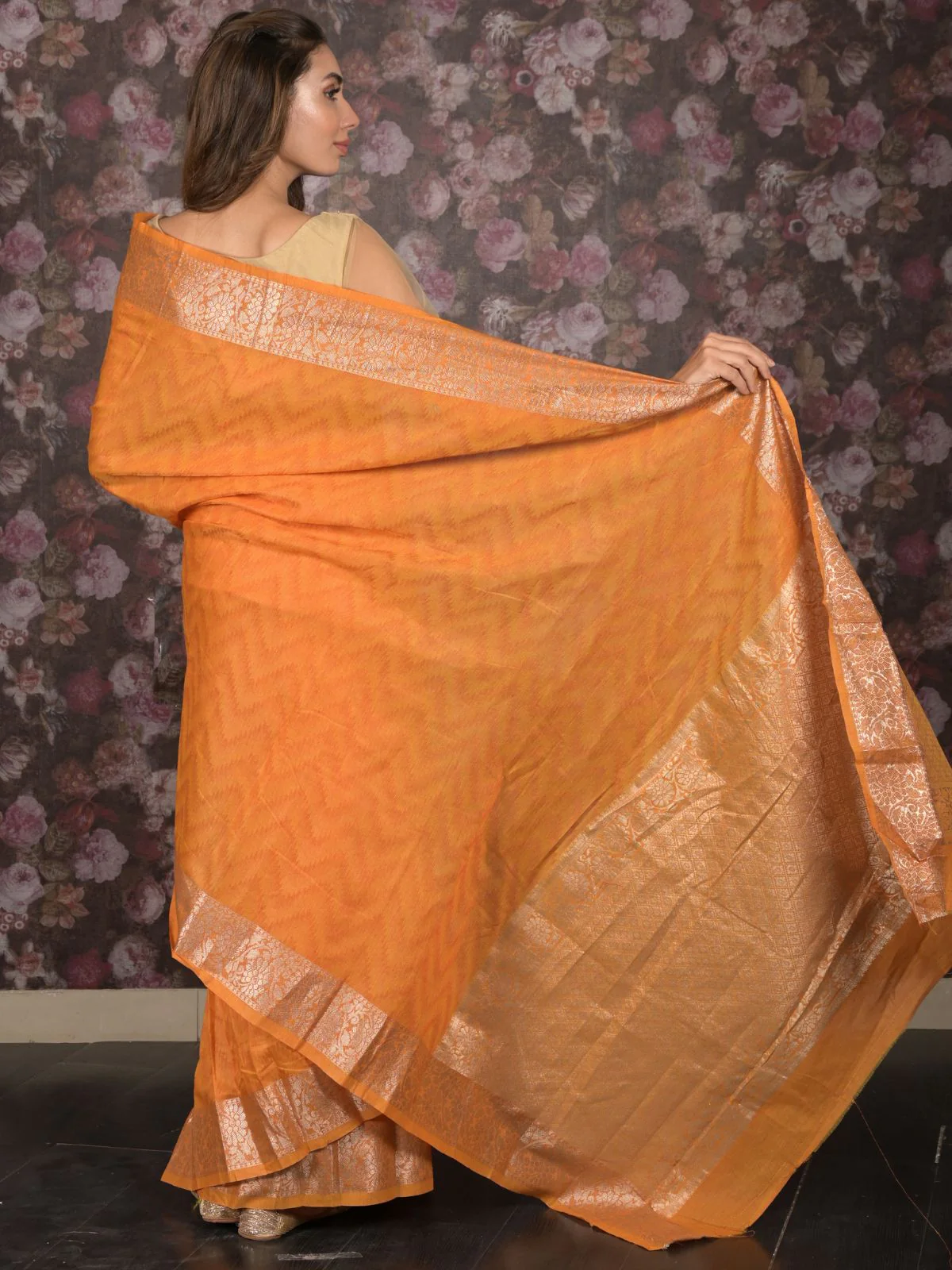 Odette Mustard Woven Cotton Blend Saree for Women - Image 4
