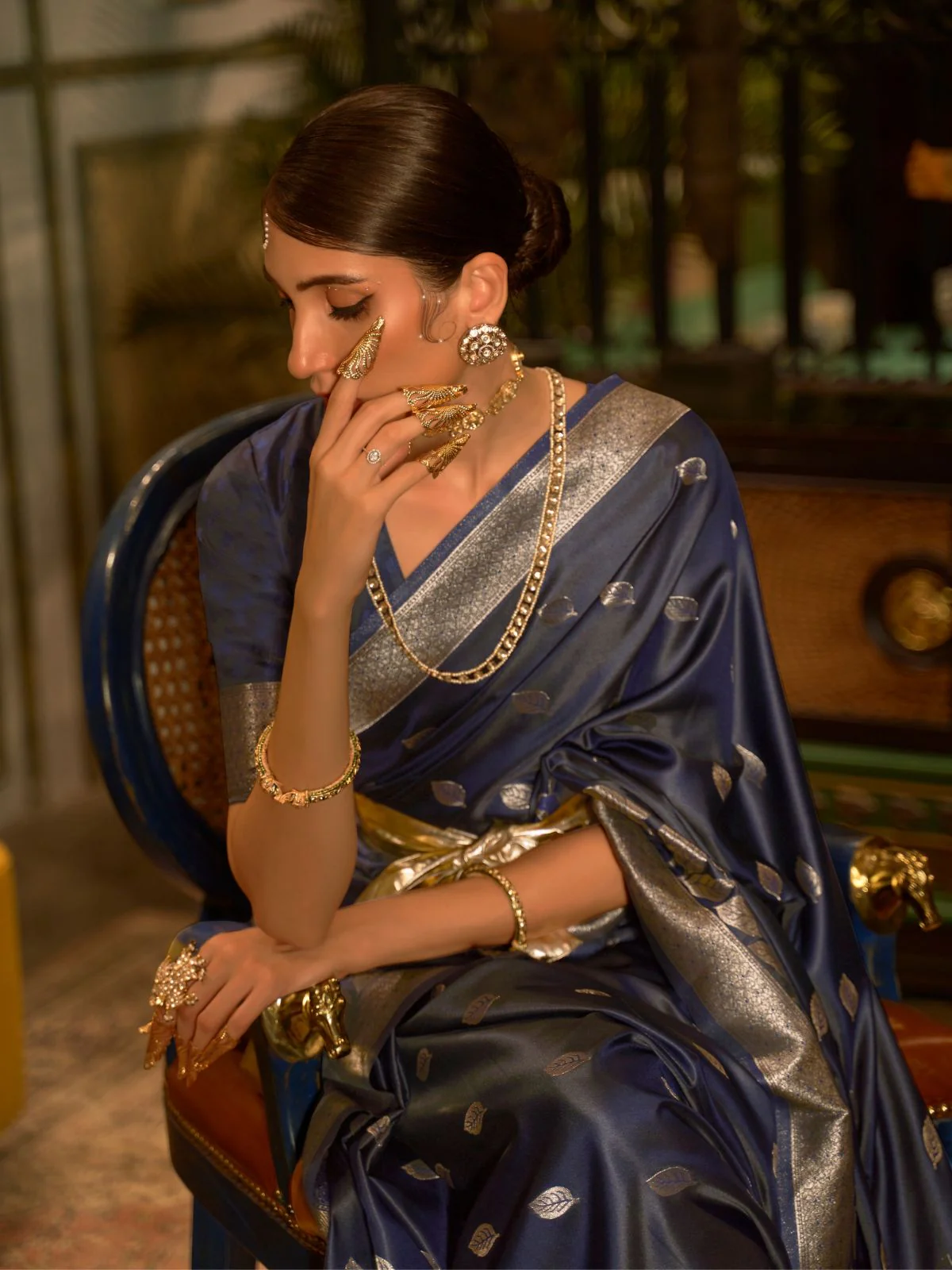 Odette Navy Blue And Gold Woven Design Silk Blend Saree With Unstitched Blouse For Women - Image 3