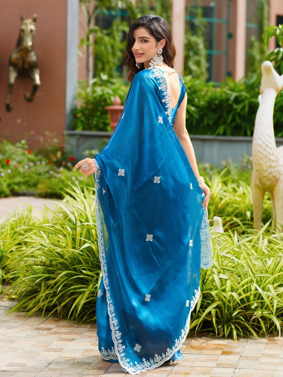 Odette Navy Blue Chiffon Embroidered Saree For Women - Image 5