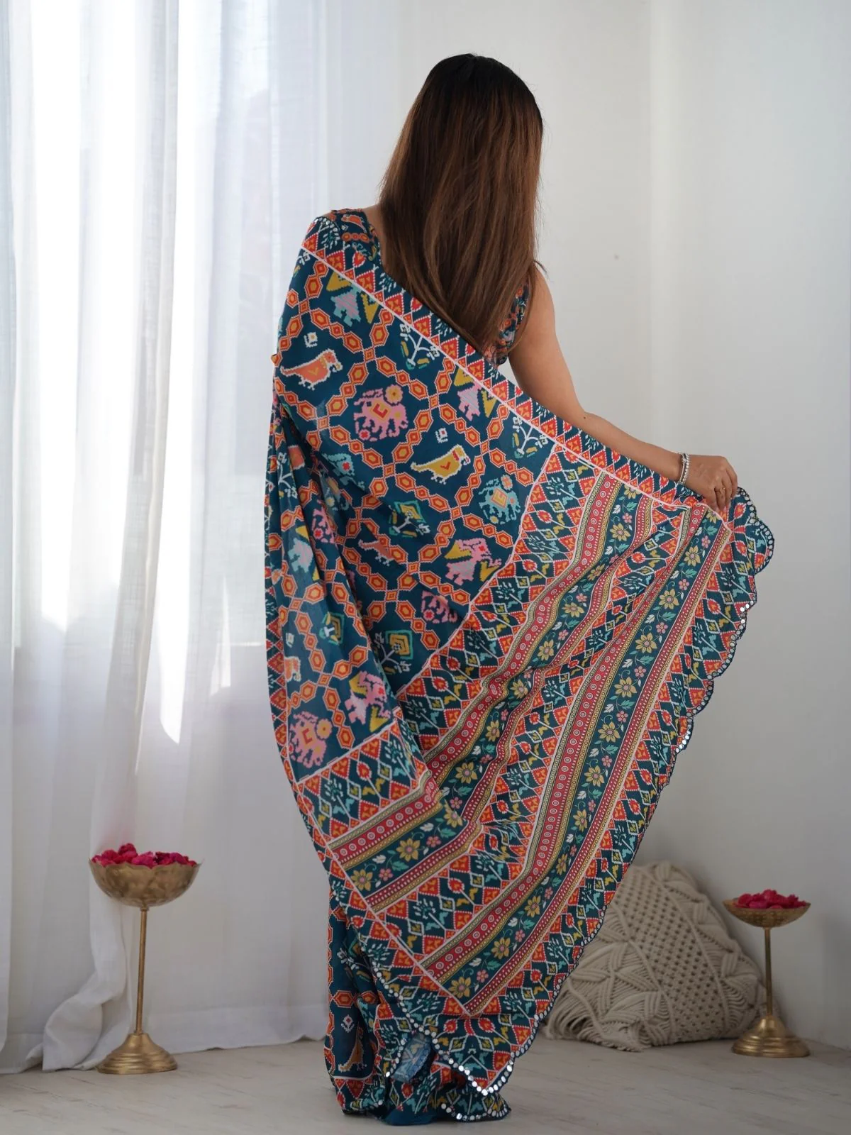 Odette Navy Blue Chinon Printed Saree With Unstitched Blouse For Women - Image 5
