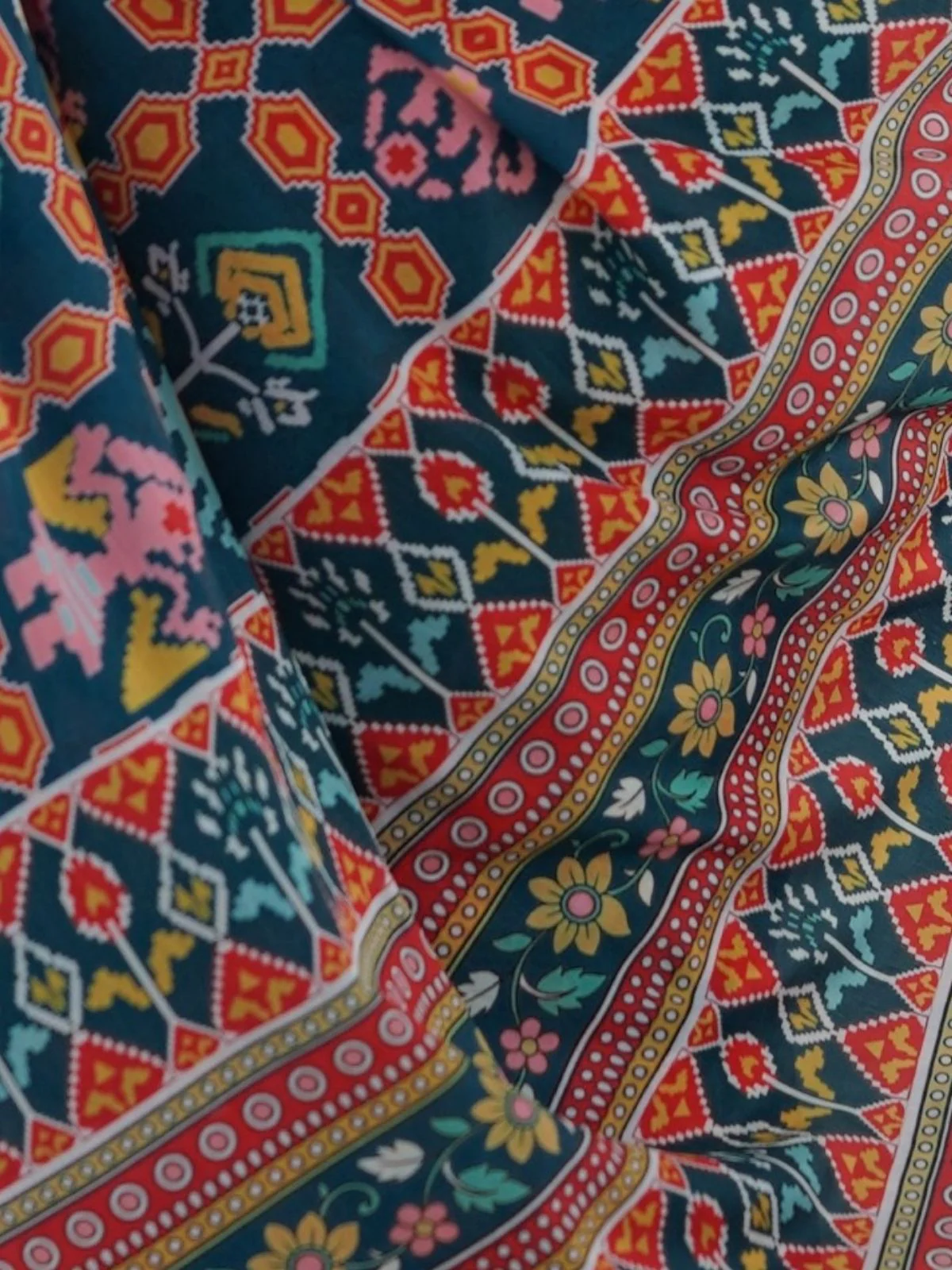 Odette Navy Blue Chinon Printed Saree With Unstitched Blouse For Women - Image 6