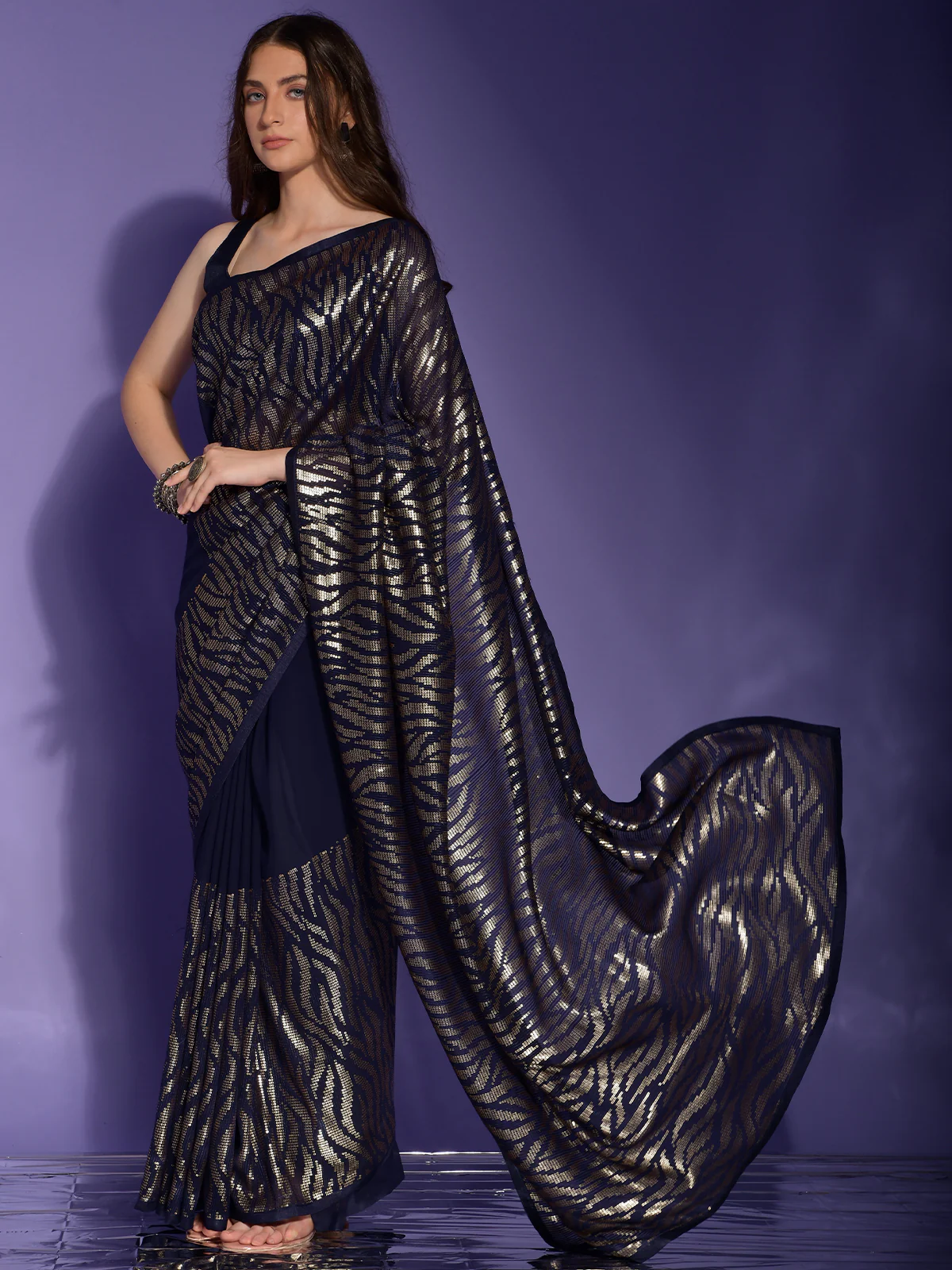 Odette Navy Blue Embellished Georgette Saree With Unstitched Blouse For Women - Image 3