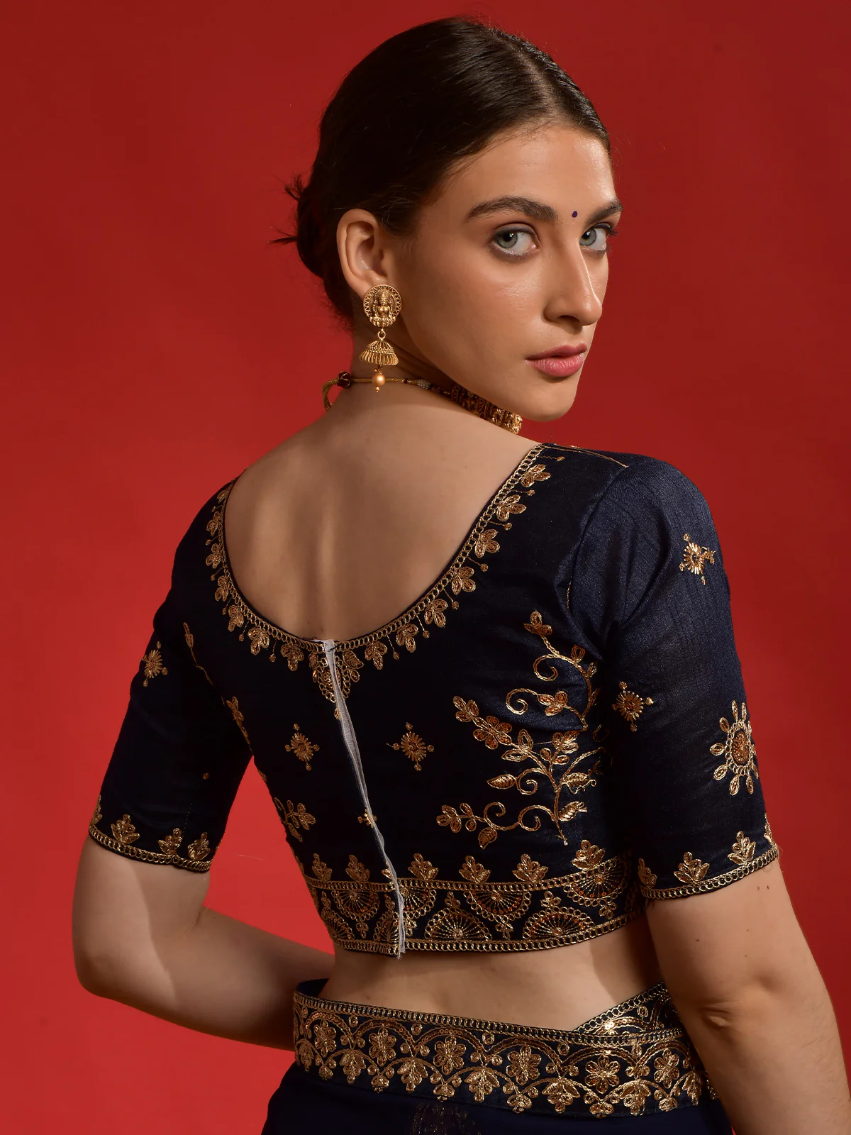 Odette Navy Blue Embroidered Georgette Saree With Unstitched Blouse For Women - Image 7