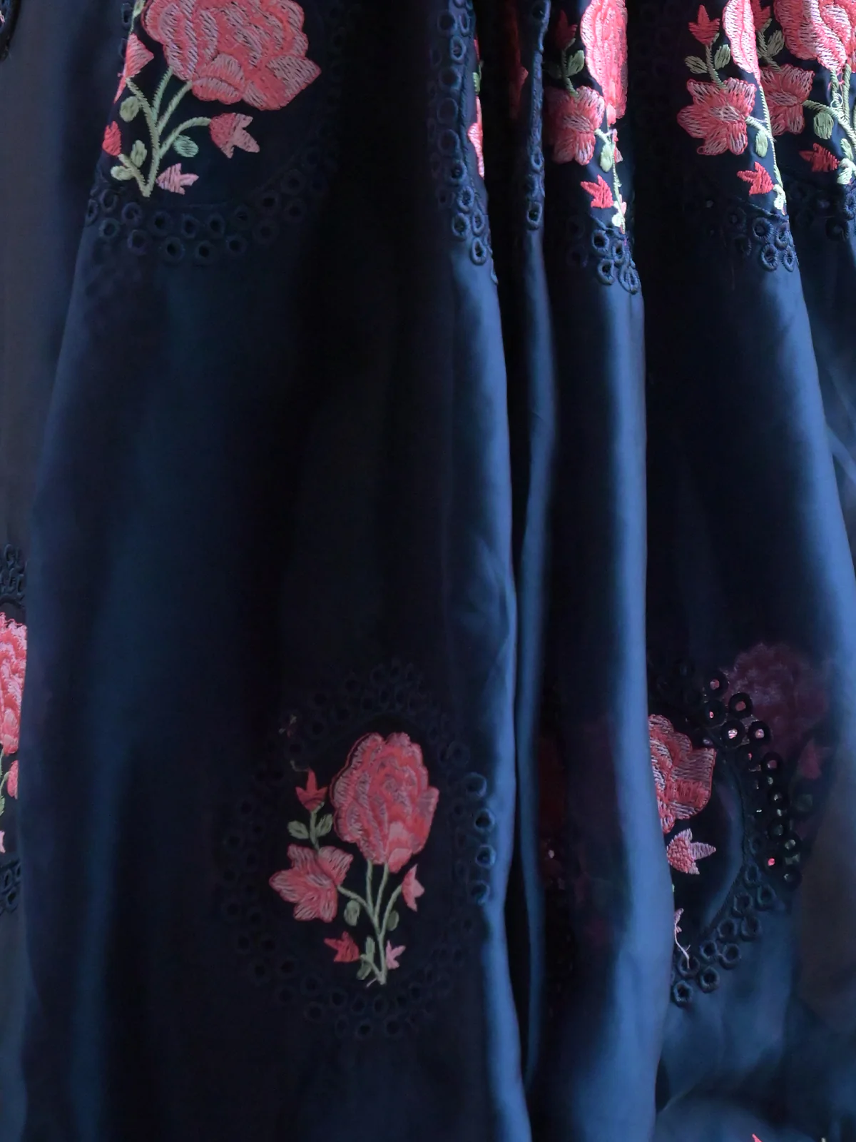 Odette Navy Blue Floral Embroidered Georgette Saree with Unstitched Blouse for Women - Image 5
