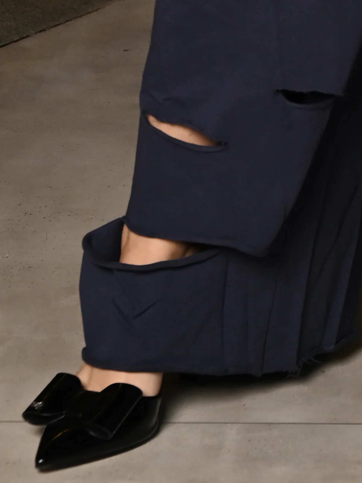 Odette Navy Blue Knit Fabric Solid Trouser For Women - Image 4