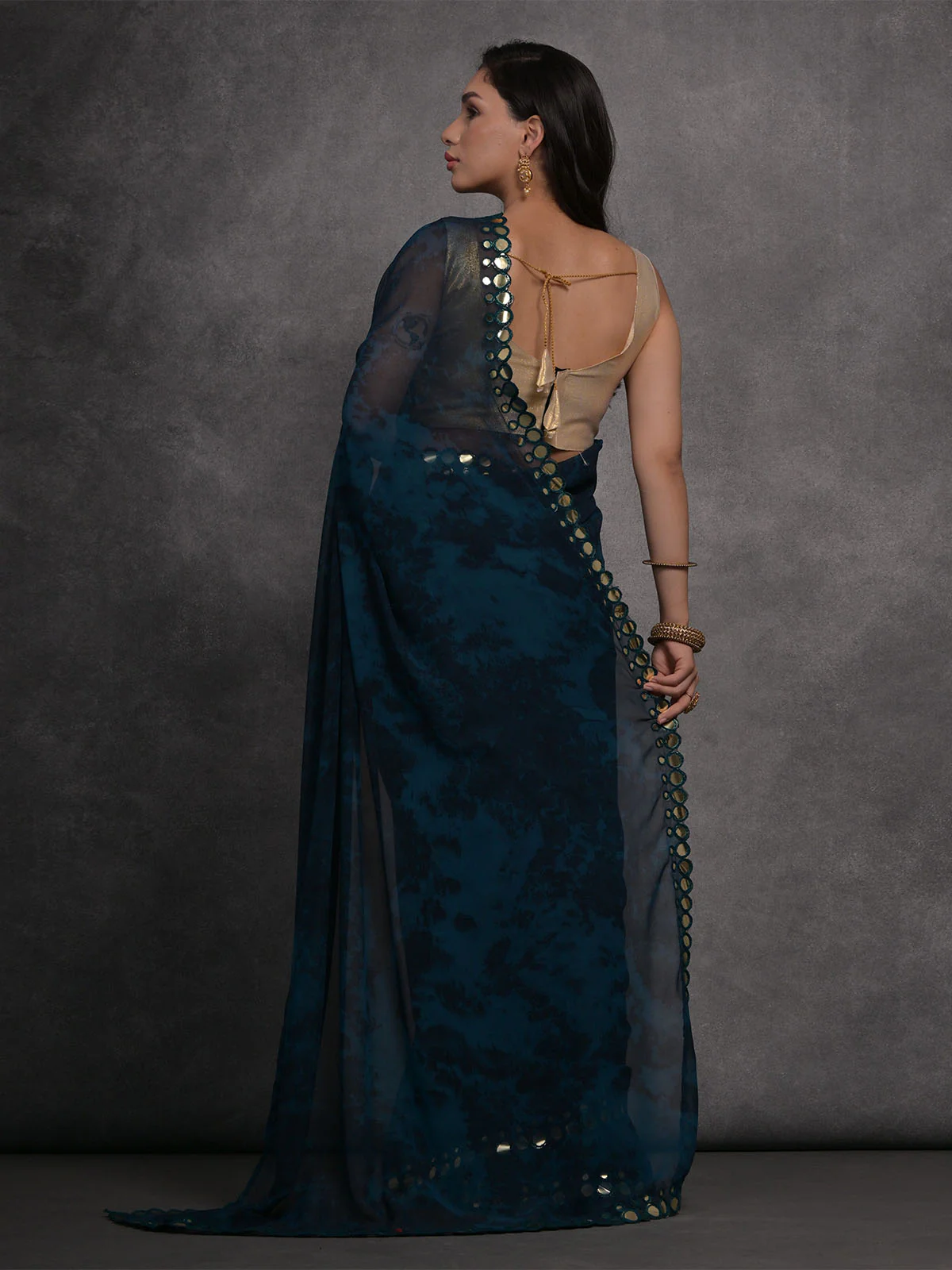 Odette Navy Blue and Teal Printed Georgette Saree With Unstitched Blouse For Women - Image 5