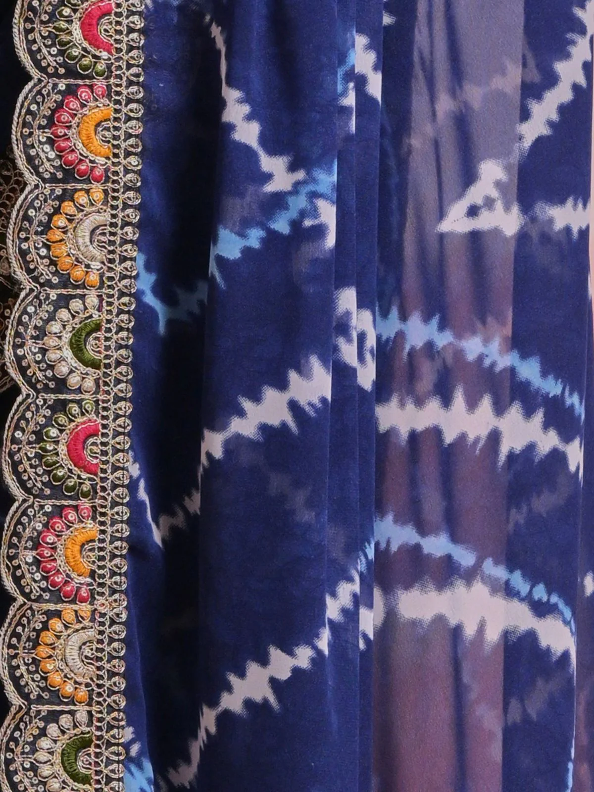 Odette Navy Blue Printed Georgette Saree With Unstitched Blouse For Women - Image 8
