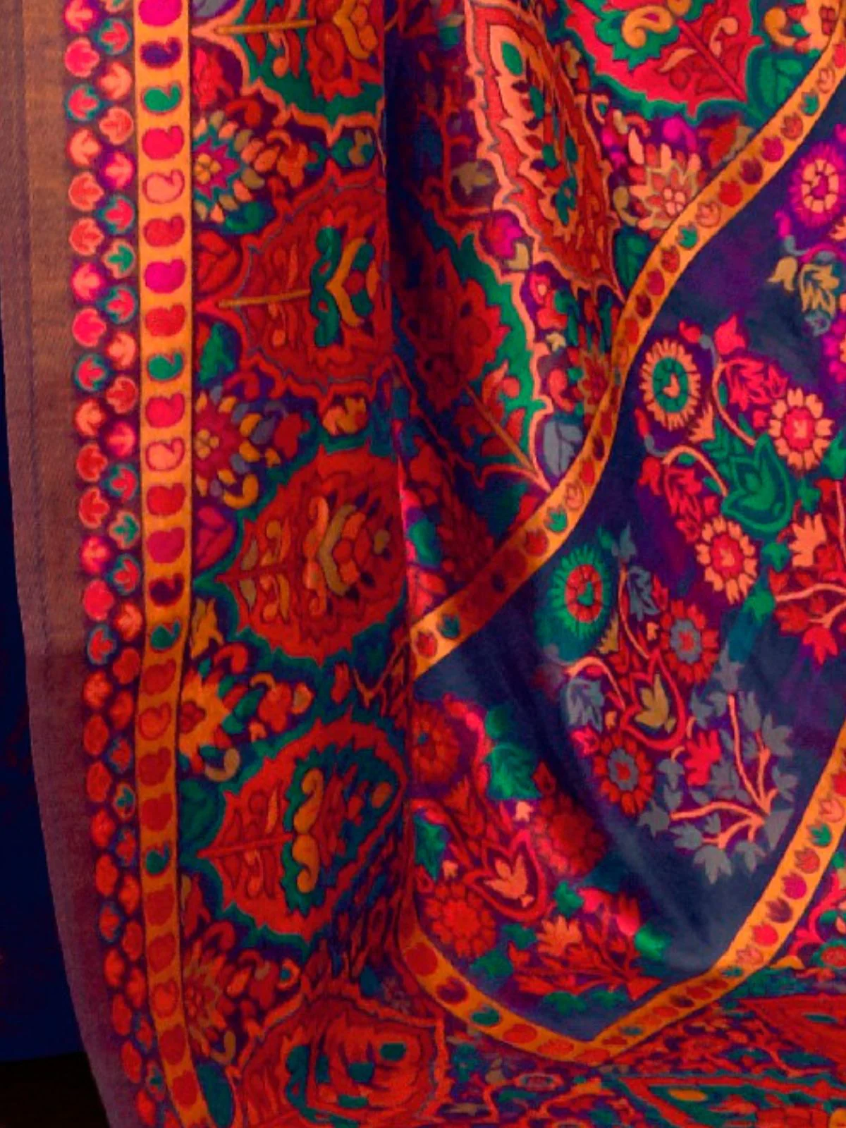 Odette Navy Blue Printed Silk Blend Saree With Unstitched Blouse For Women - Image 3