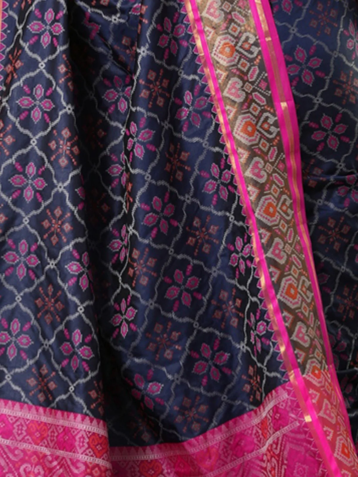 Odette Navy Blue Silk Woven Saree For Women - Image 6