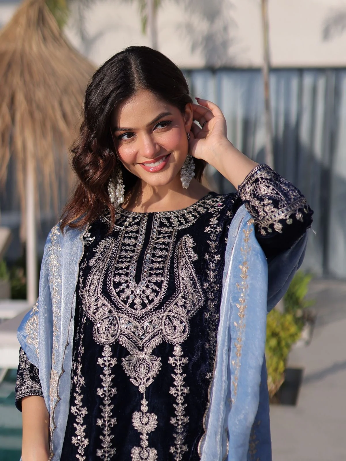 Odette Navy Blue Velvet Embellished Kurta Set For Women - Image 4