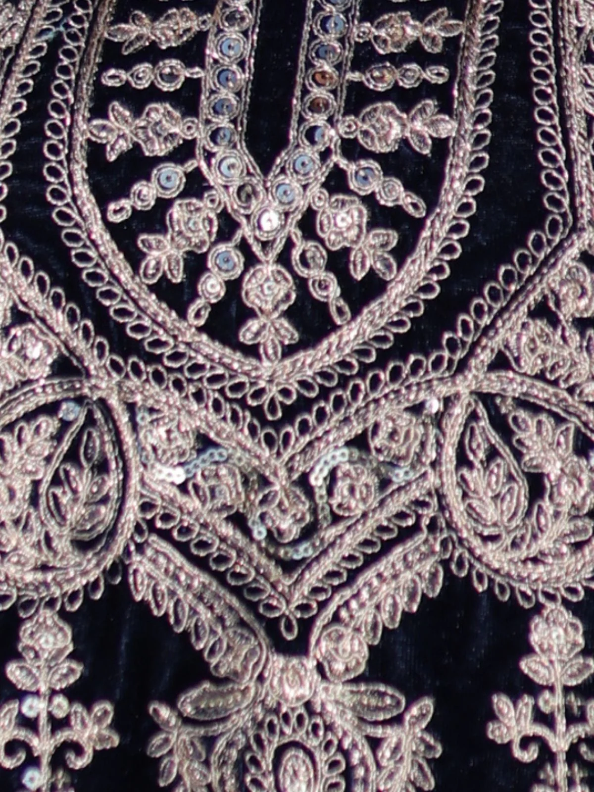 Odette Navy Blue Velvet Embellished Kurta Set For Women - Image 5