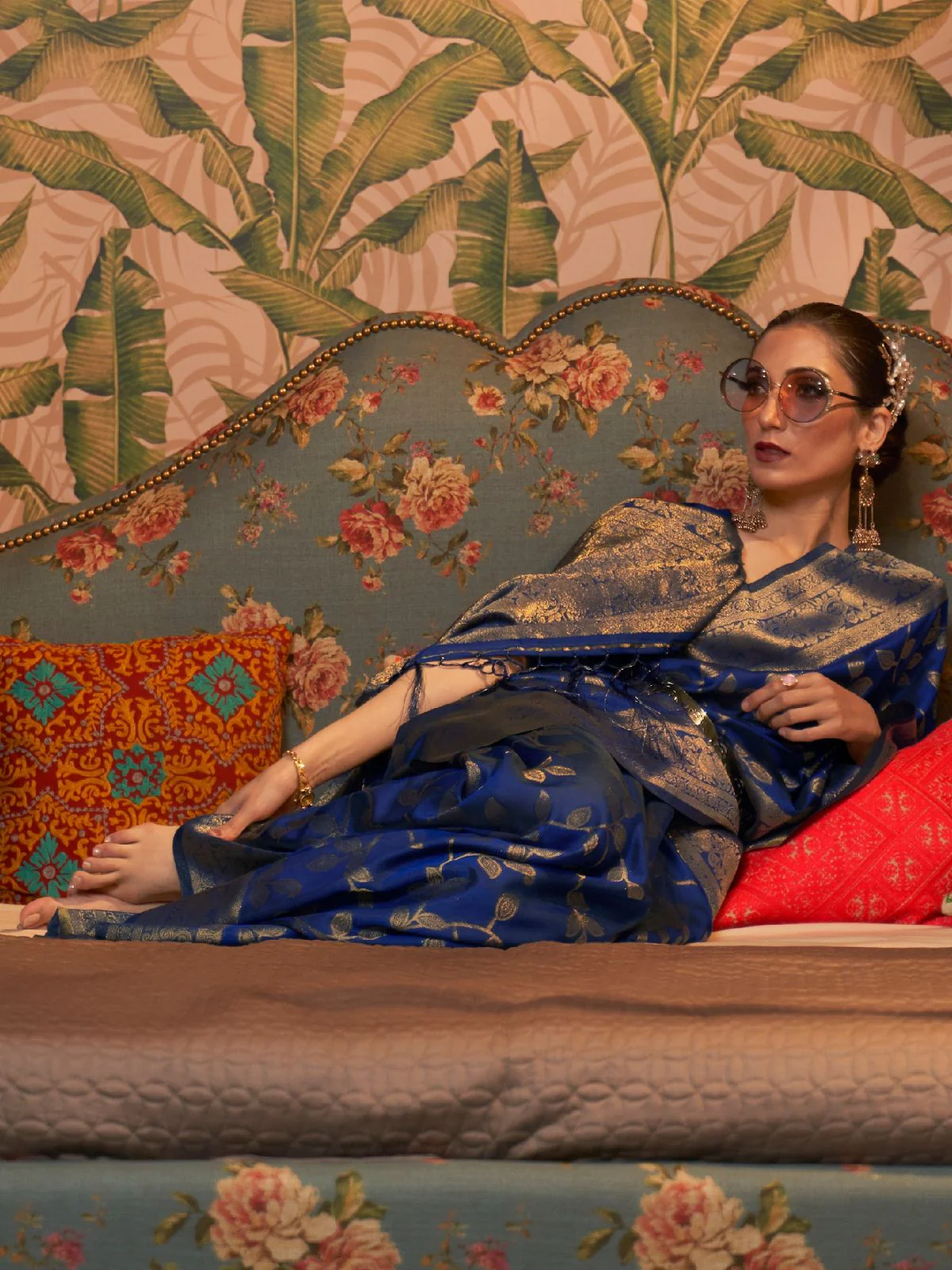 Odette Navy Blue Woven Design Silk Blend Saree With Unstitched Blouse For Women - Image 2