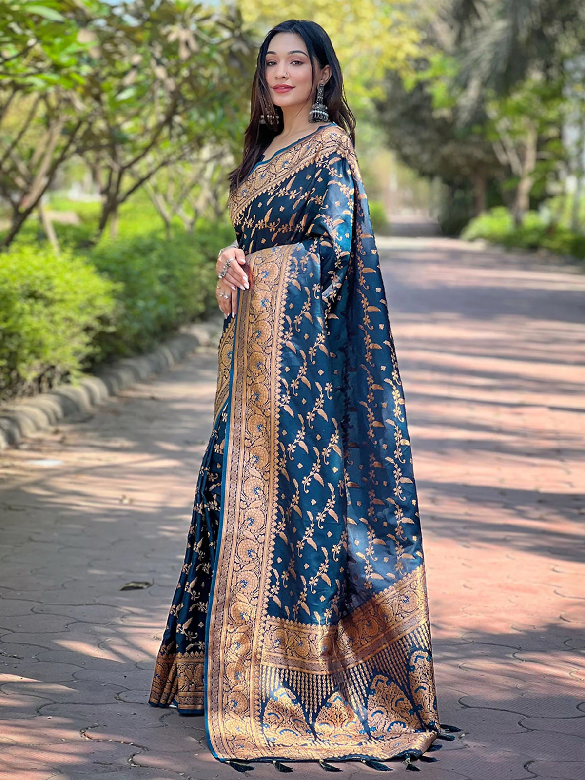Odette Navy Blue Woven Design Silk Blend Saree With Unstitched Blouse For Women - Image 2