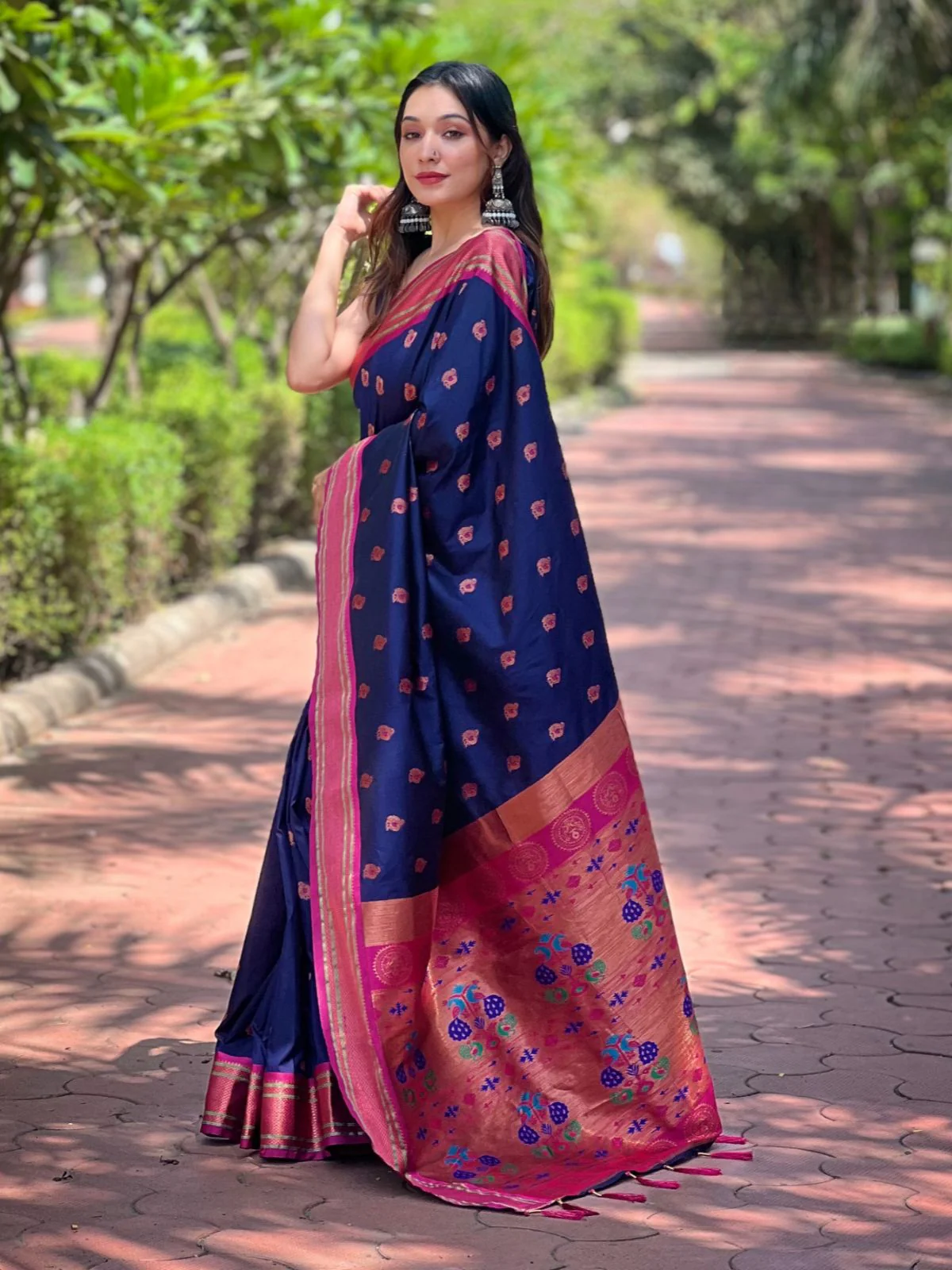 Odette Navy Blue Woven Design Silk Blend Saree With Unstitched Blouse For Women - Image 2