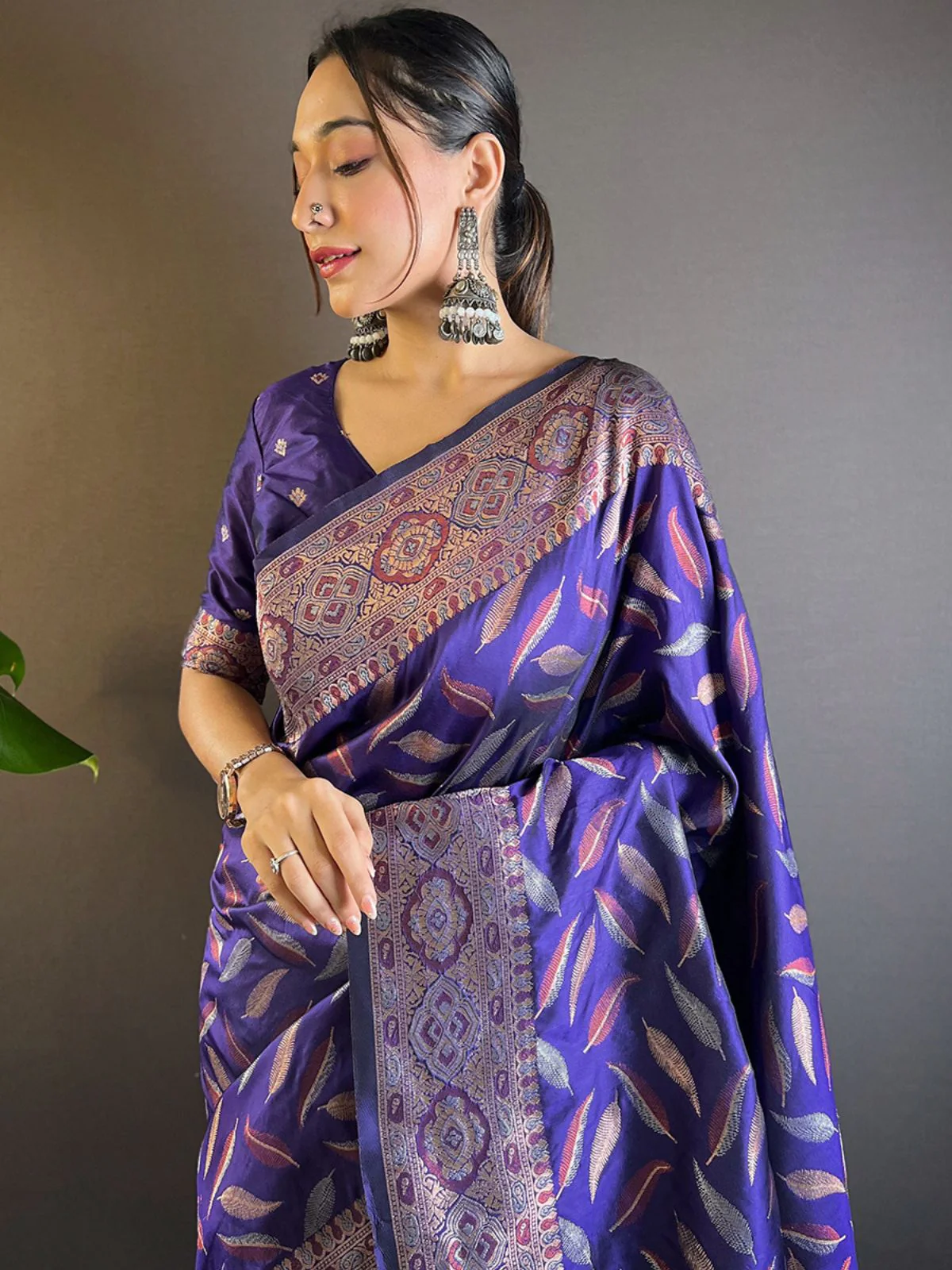 Odette Navy Blue Woven Design Soft Silk Saree With Unstitched Blouse For Women - Image 3