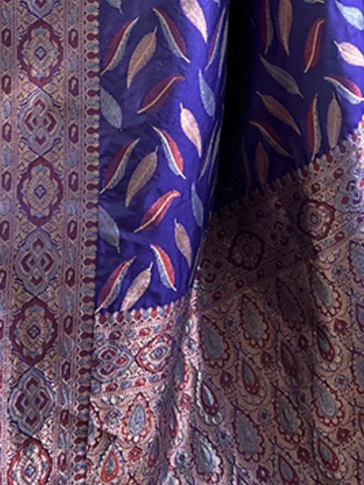 Odette Navy Blue Woven Design Soft Silk Saree With Unstitched Blouse For Women - Image 4