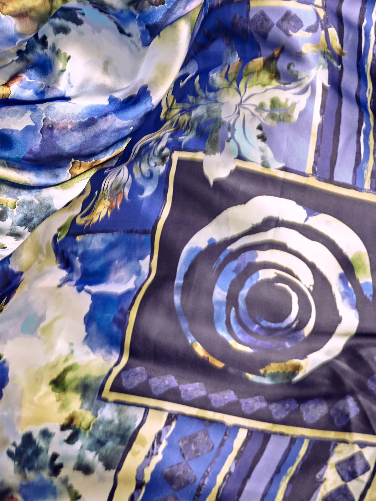 Odette Off White And Blue Digital Printed Saree For Women - Image 3