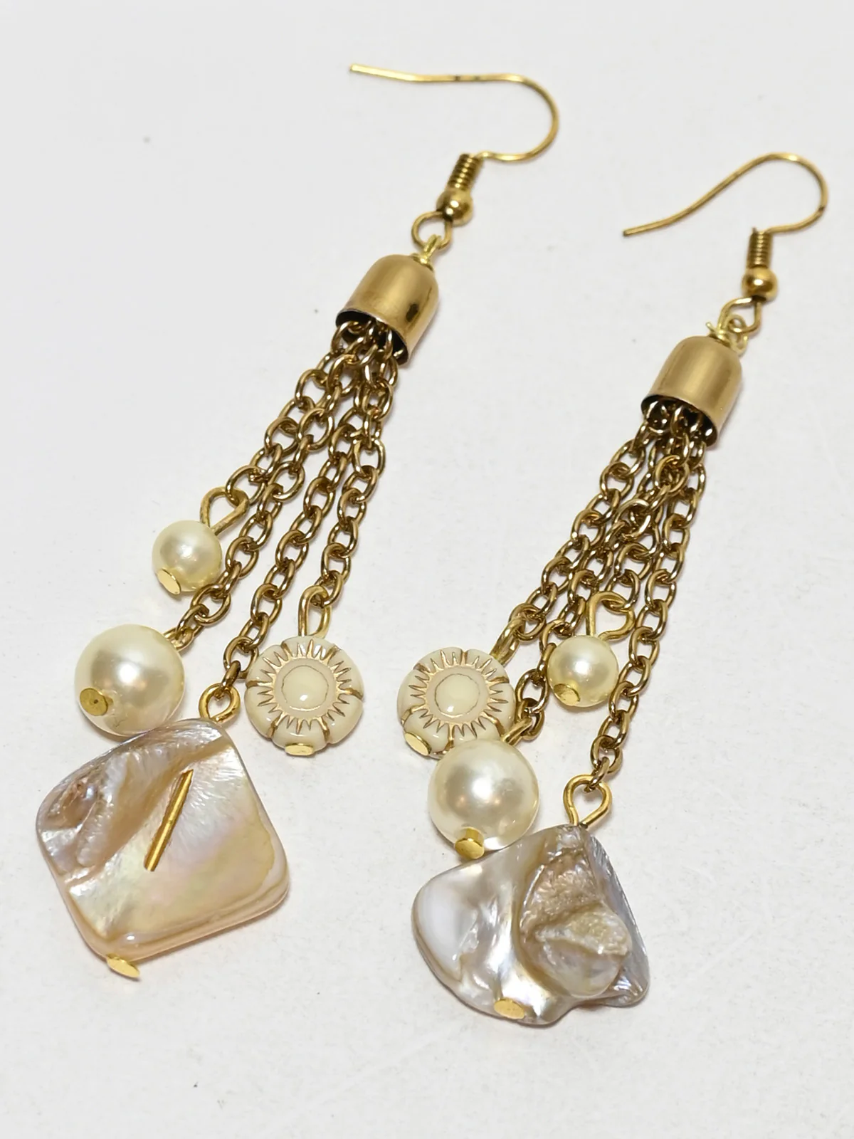 Odette Off White And Golden Alloy Pearl And Stone Jewellery Set For Women - Image 4