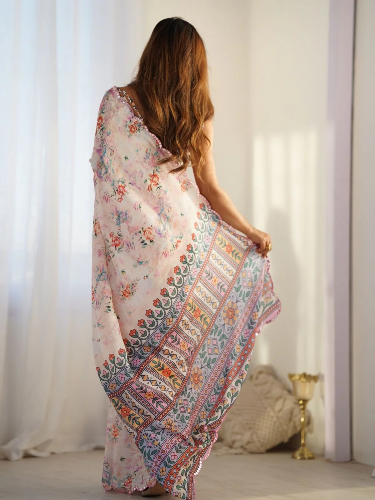 Odette Off White Chinon Printed Saree With Unstitched Blouse For Women - Image 5