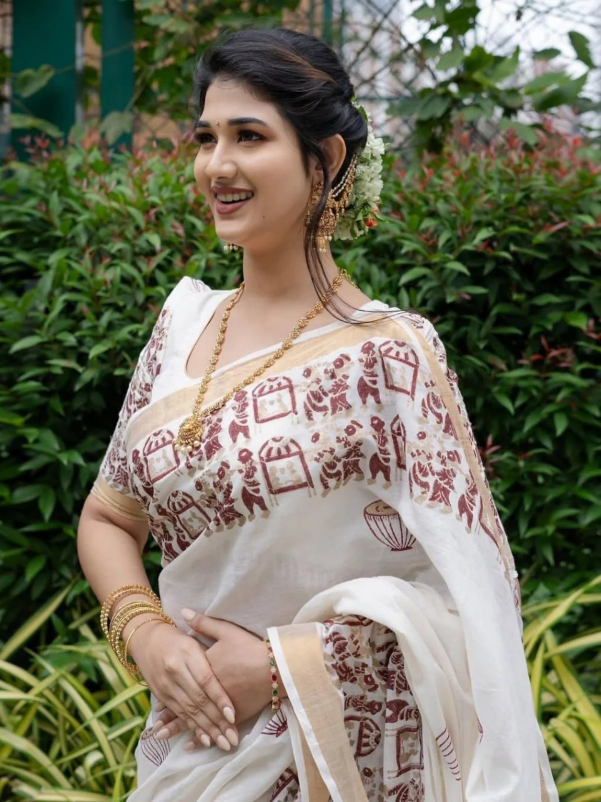 Odette Off White Cotton Blend Solid Printed Saree For Women - Image 3