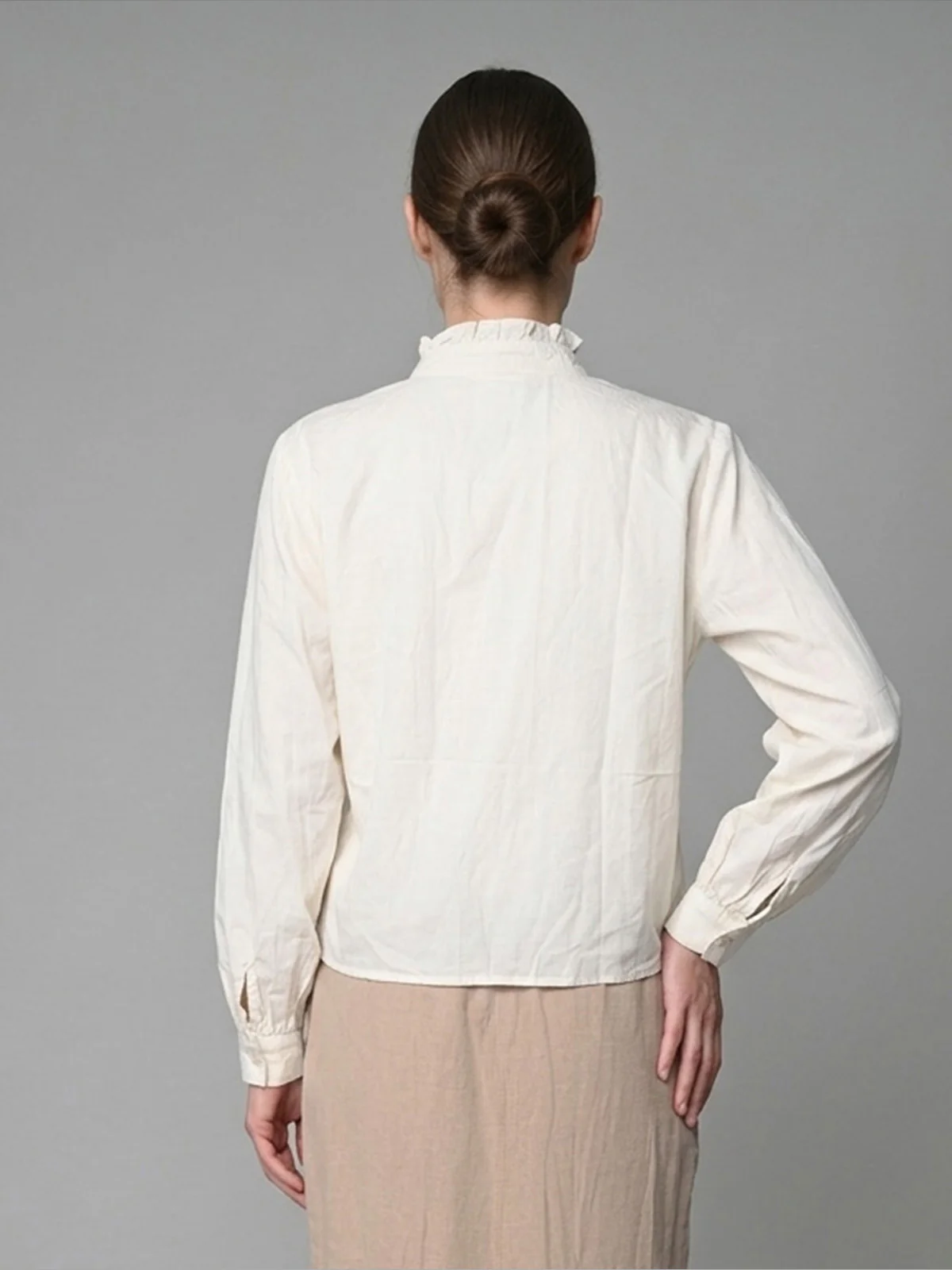 Odette Off White Cotton Blend Solid Shirt For Women - Image 3