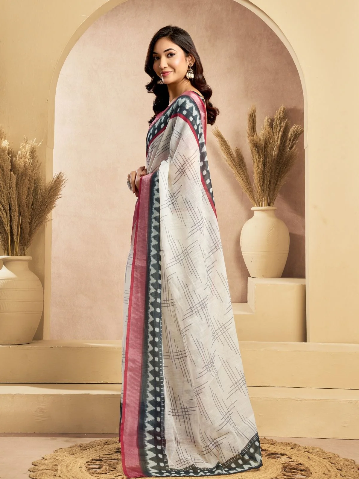 Odette Off White Cotton Linen Solid Saree For Women - Image 2