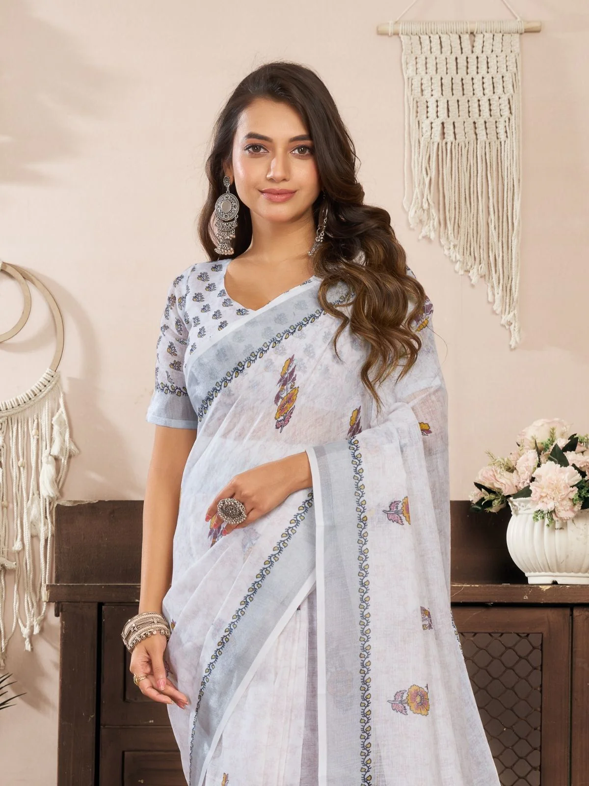 Odette Off White Cotton Linen Zari Work Saree For Women - Image 4