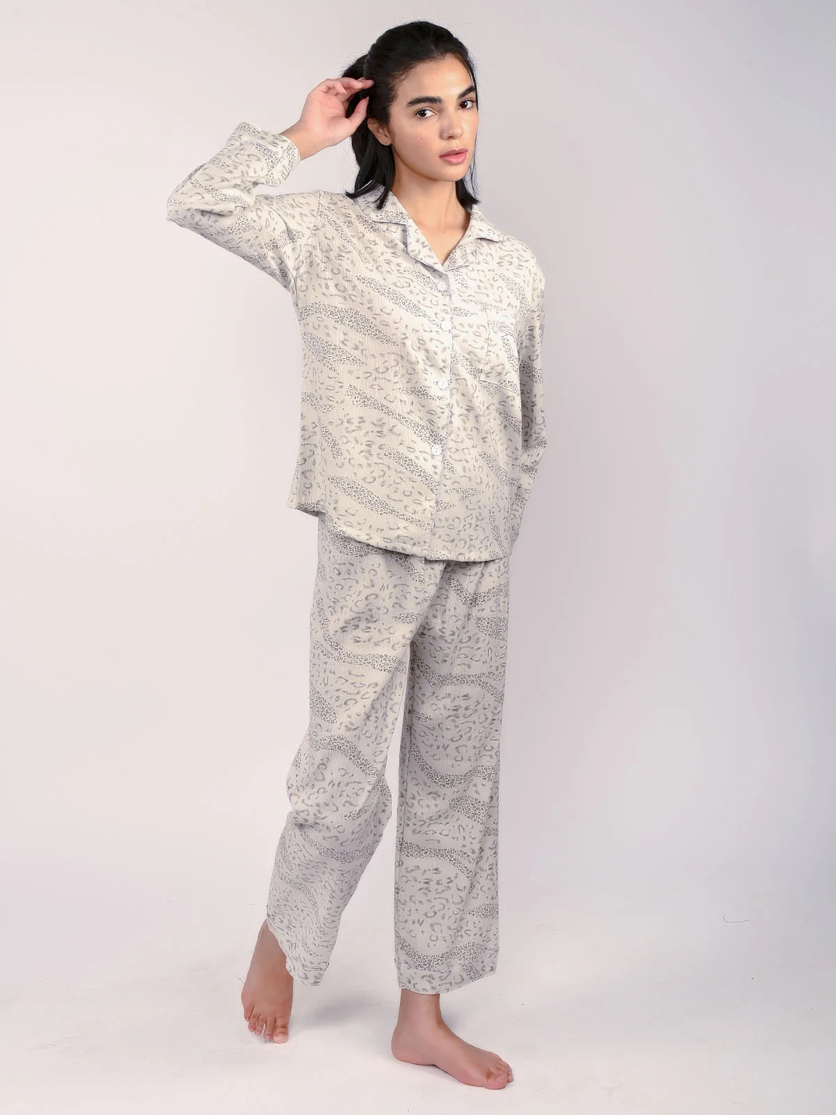 Odette Off White Cotton Printed Night Wear Set For Women - Image 2