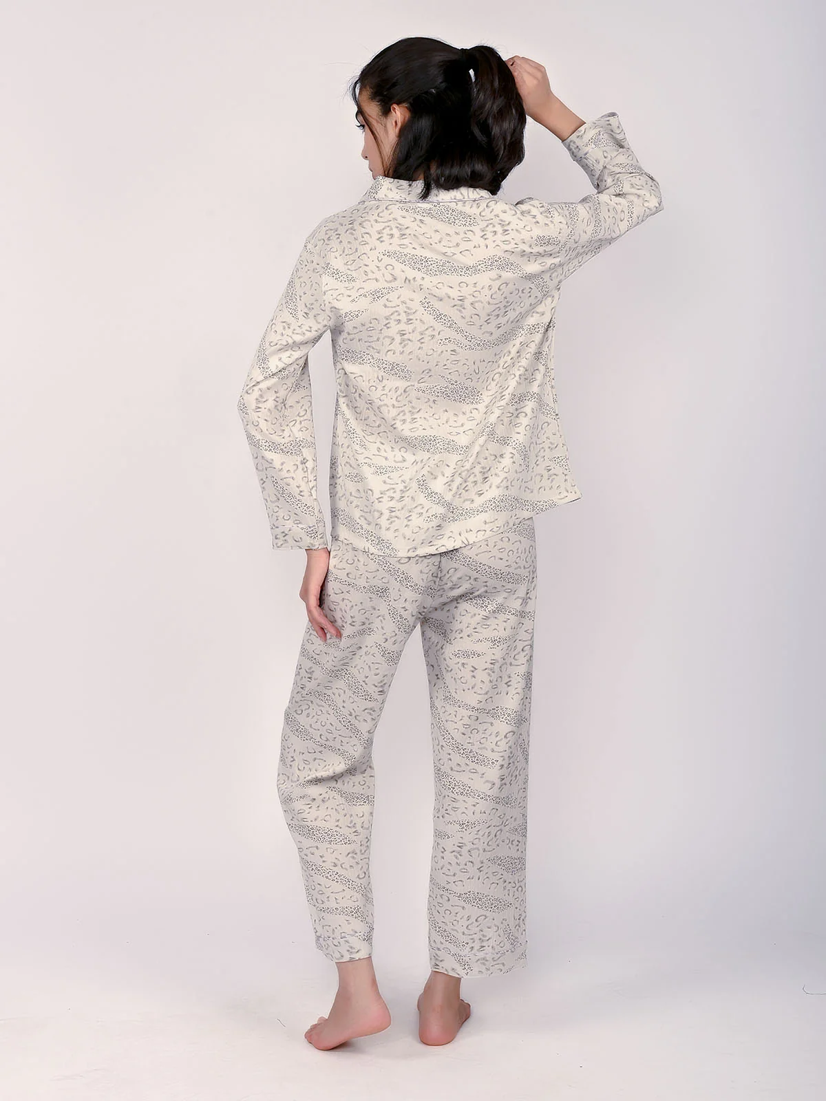 Odette Off White Cotton Printed Night Wear Set For Women - Image 5