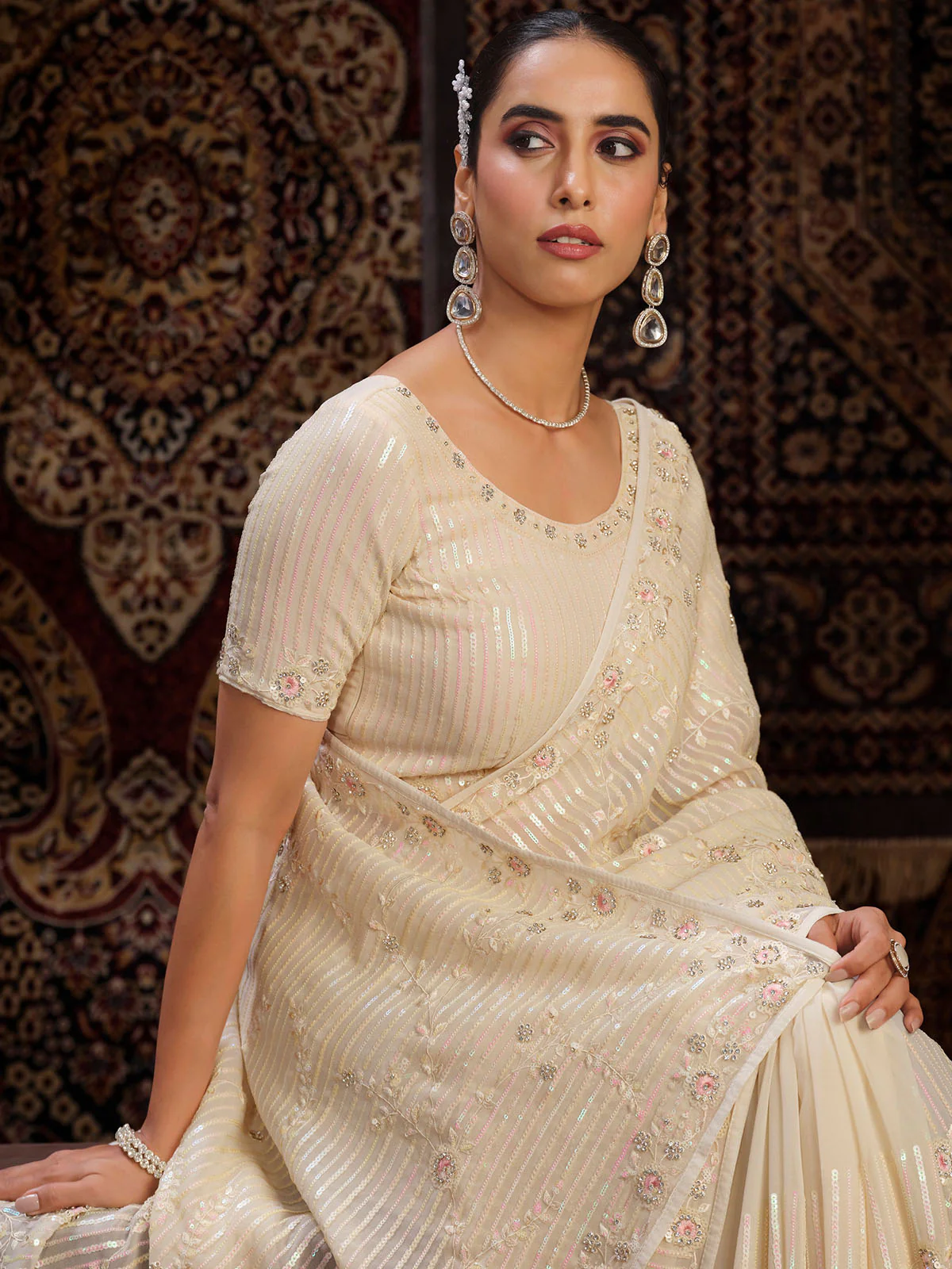 Odette Off white Embellished Georgette Saree With unstitched Blouse For Women - Image 4