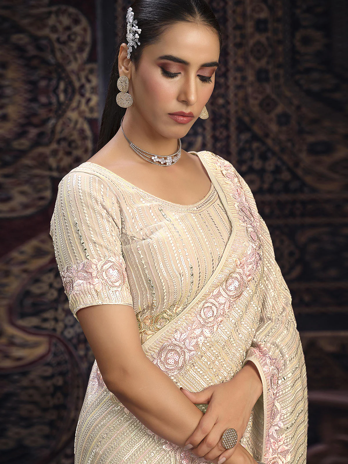 Odette Off white Embellished Georgette Saree With unstitched Blouse For Women - Image 4