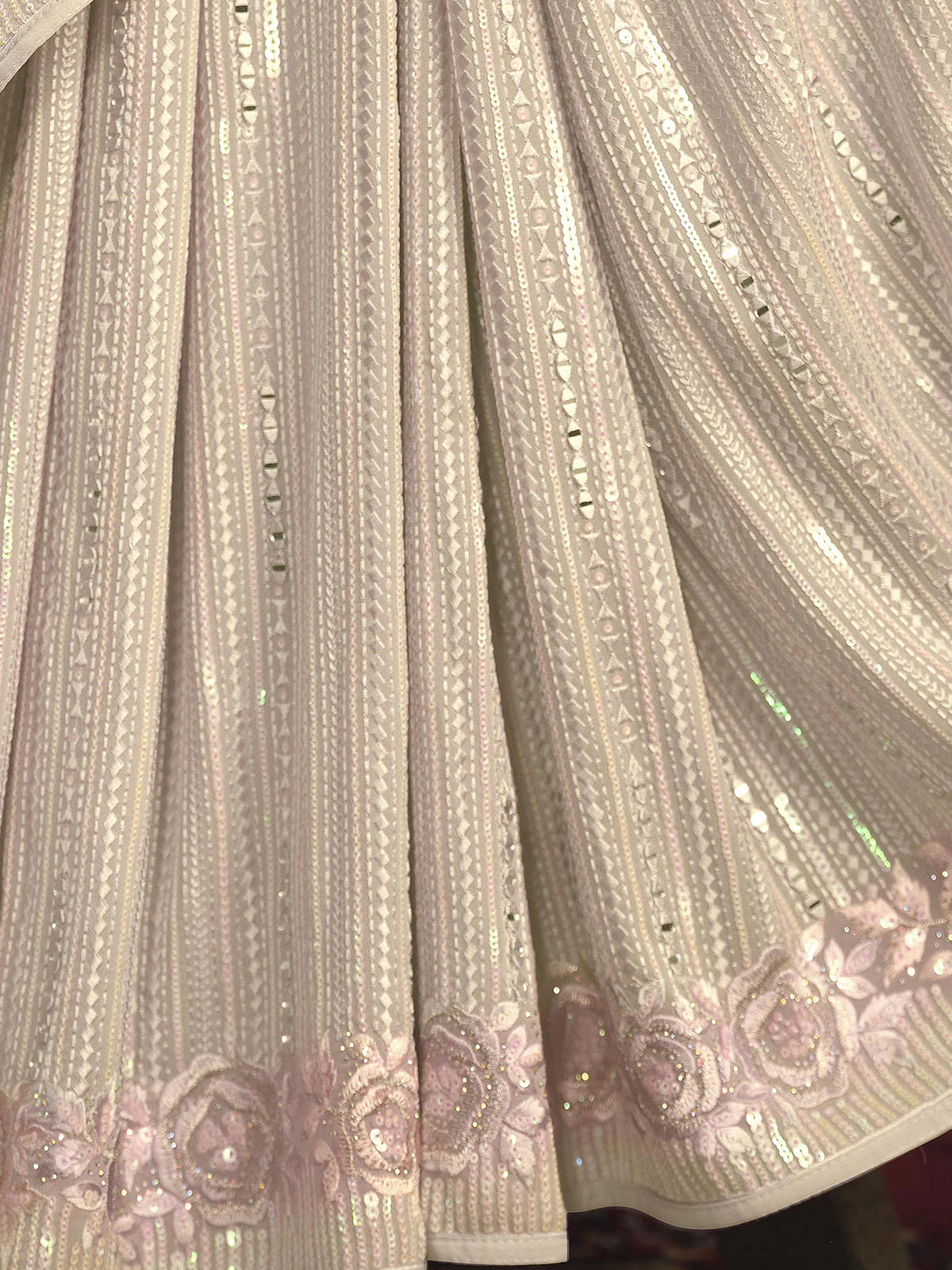 Odette Off white Embellished Georgette Saree With unstitched Blouse For Women - Image 5