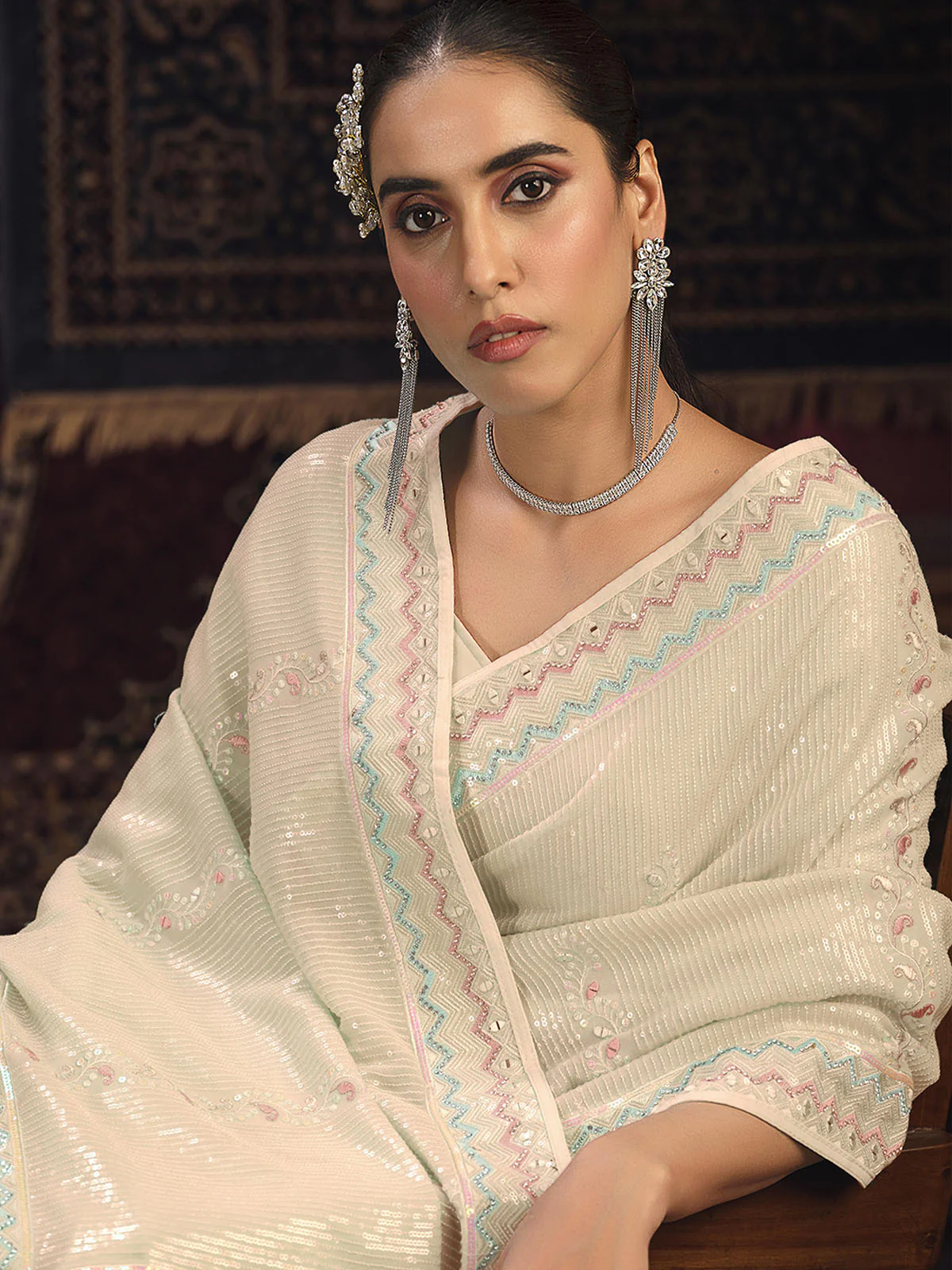 Odette Off white Embellished Georgette Saree With unstitched Blouse For Women - Image 4