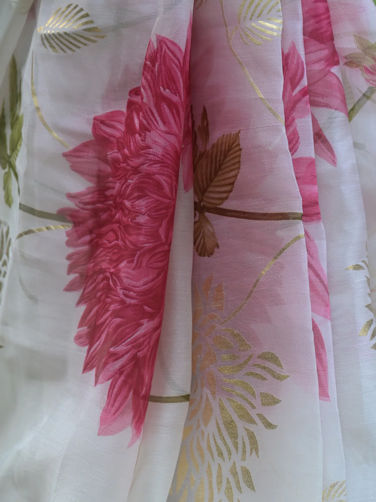 Odette Off White Floral Printed Soft Organza Saree with Unstitched Blouse for Women - Image 5