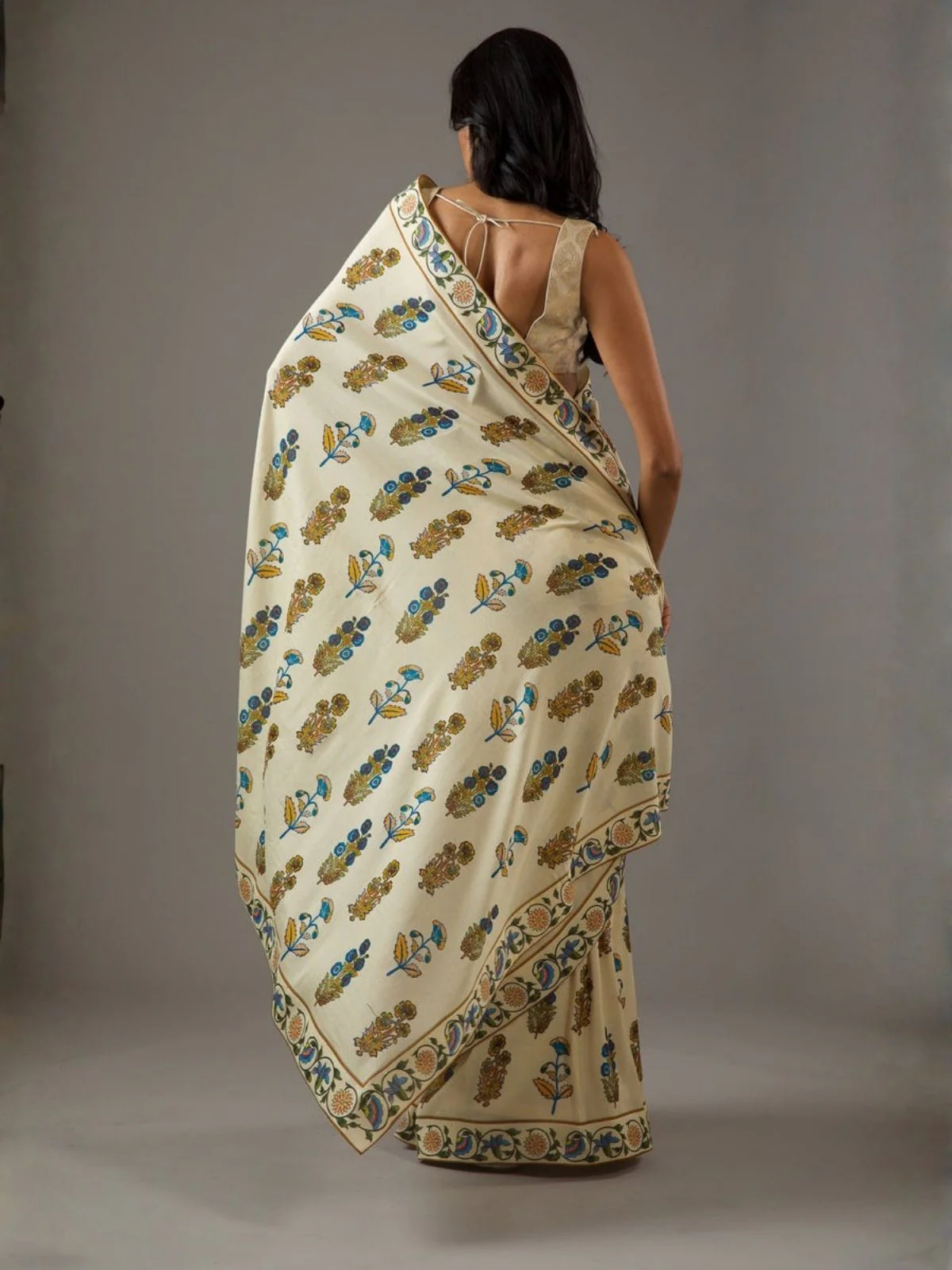 Odette Off White Georgette Floral Print Saree For Women - Image 3