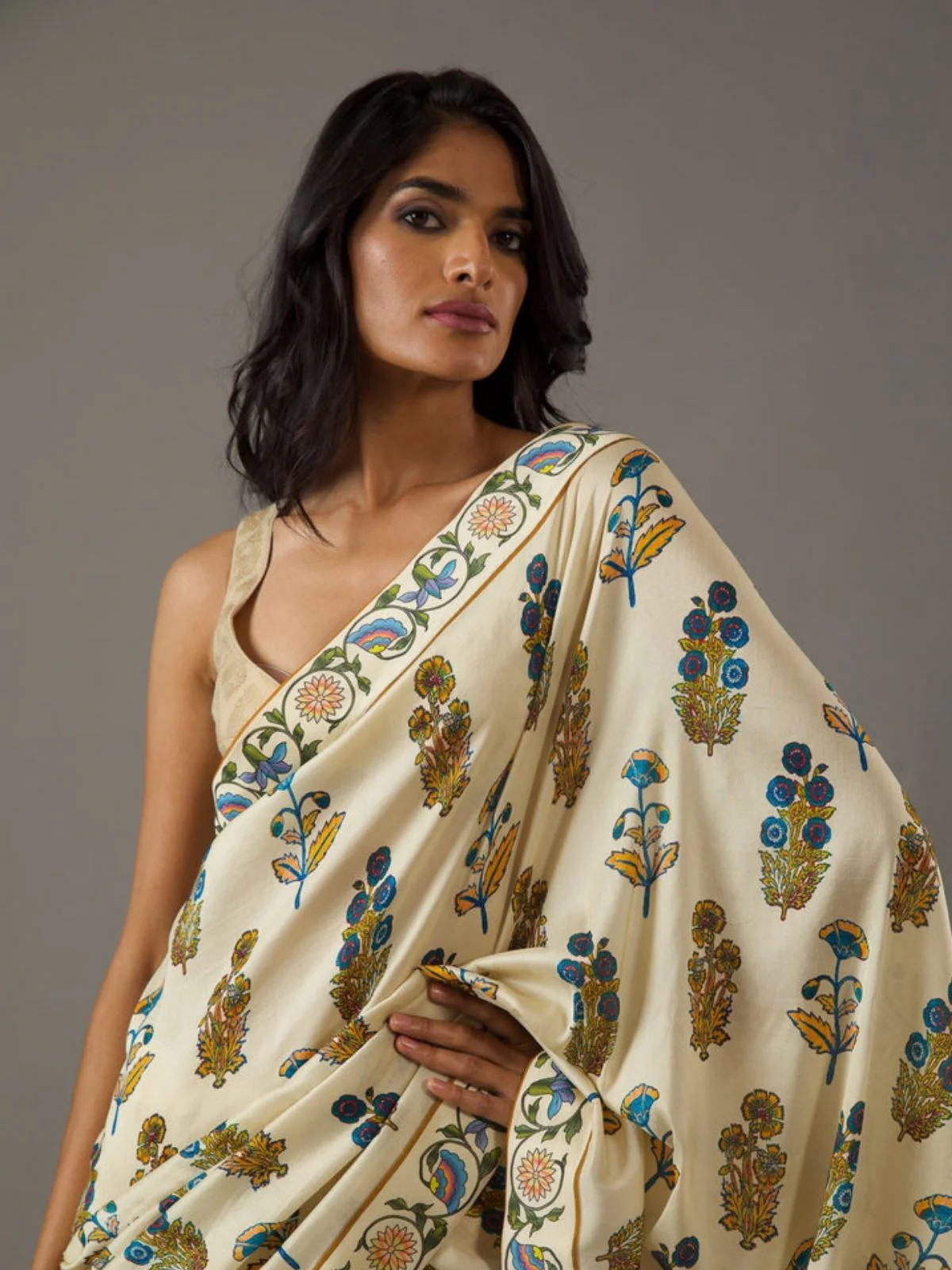 Odette Off White Georgette Floral Print Saree For Women - Image 4
