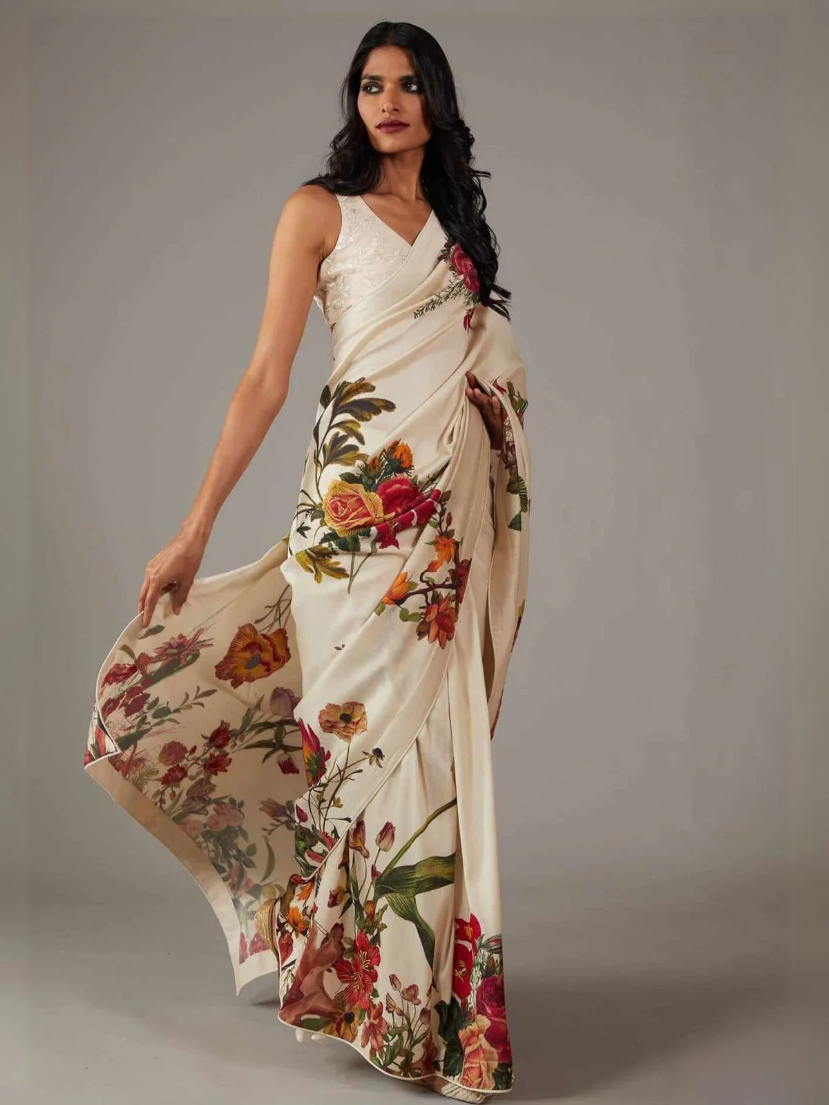 Odette Off White Georgette Floral Printed Saree With Unstitched Blouse For Women - Image 2