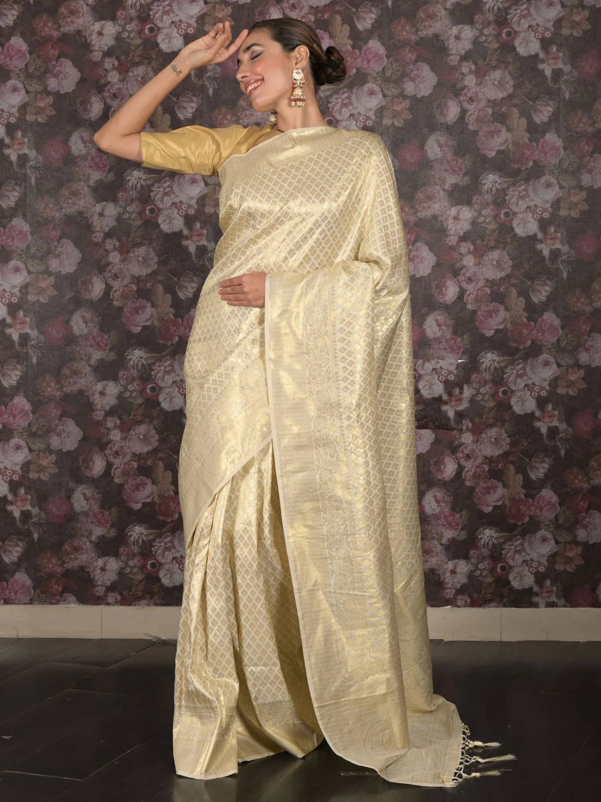 Odette Off White Gold Thread Woven Silk Blend Saree with Unstitched Blouse for Women - Image 2