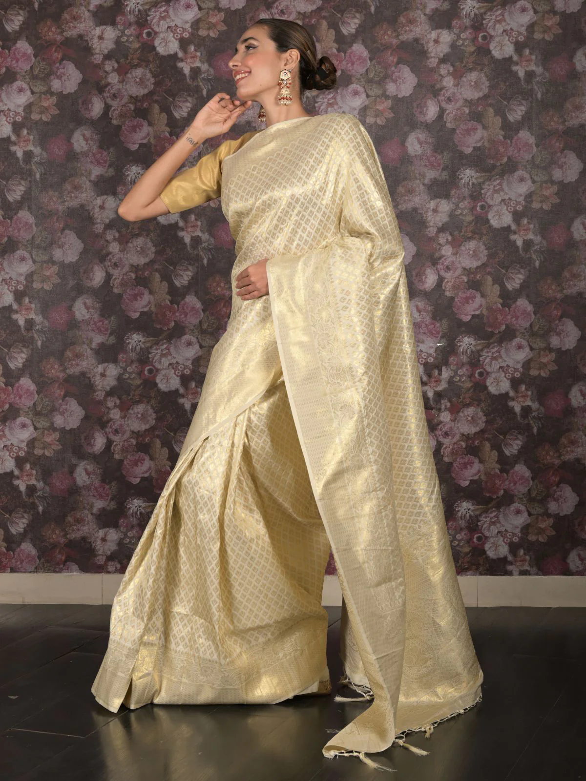 Odette Off White Gold Thread Woven Silk Blend Saree with Unstitched Blouse for Women - Image 3