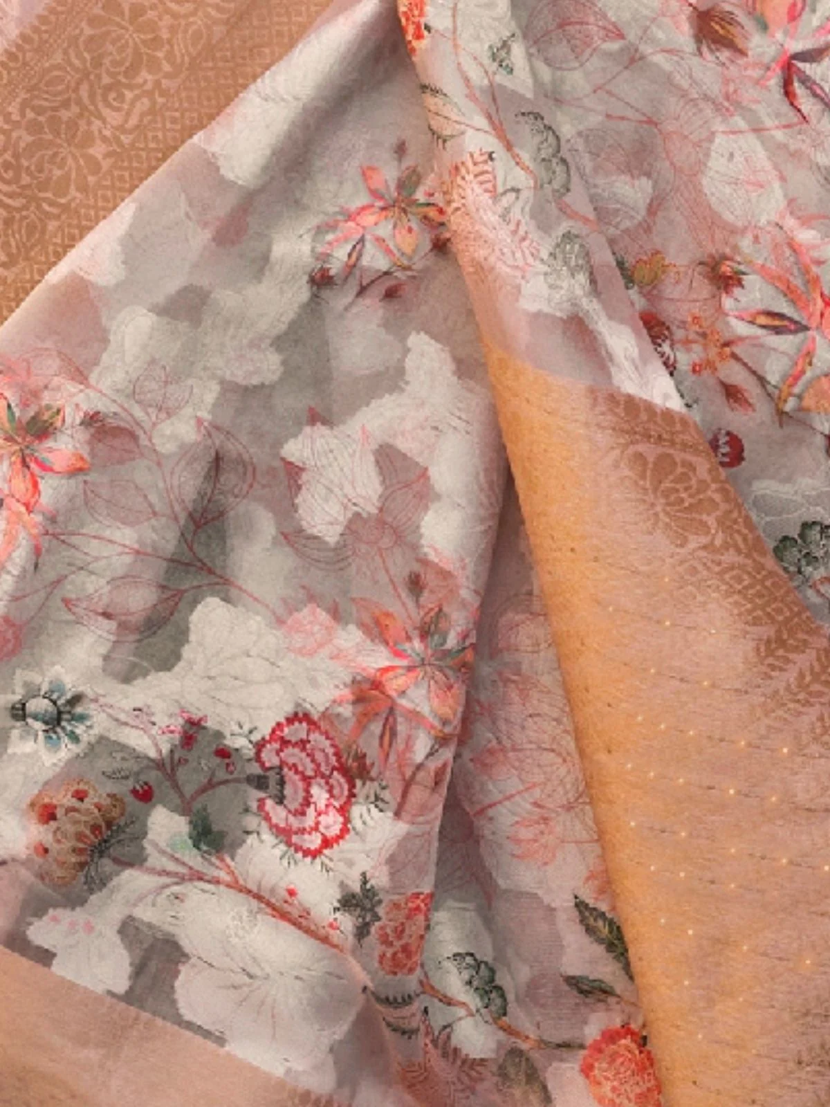 Odette Off White Poly Brasso Woven Saree With Unstitched Blouse For Women - Image 3